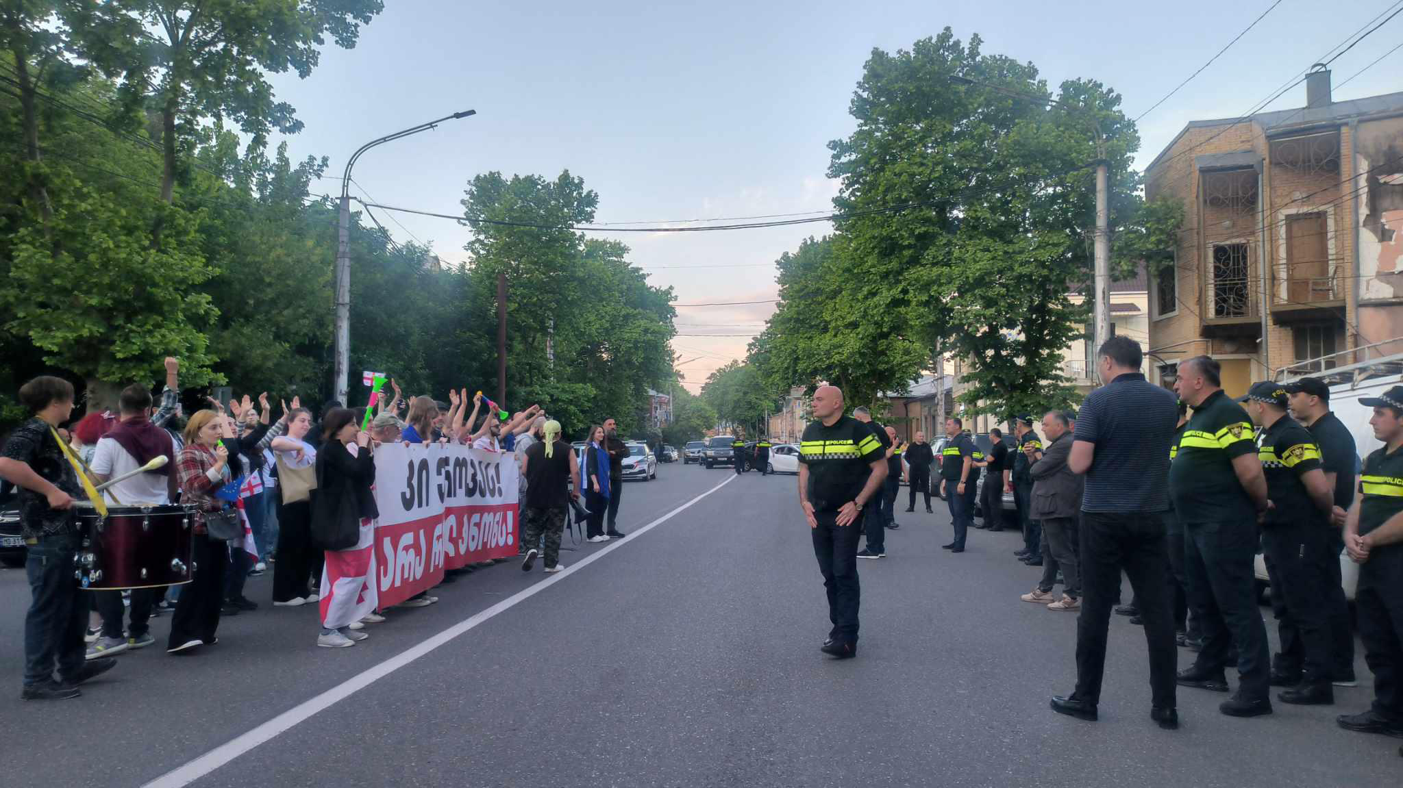 ქუთაისში „ქართული ოცნების“ ოფისთან ხმაური იყო