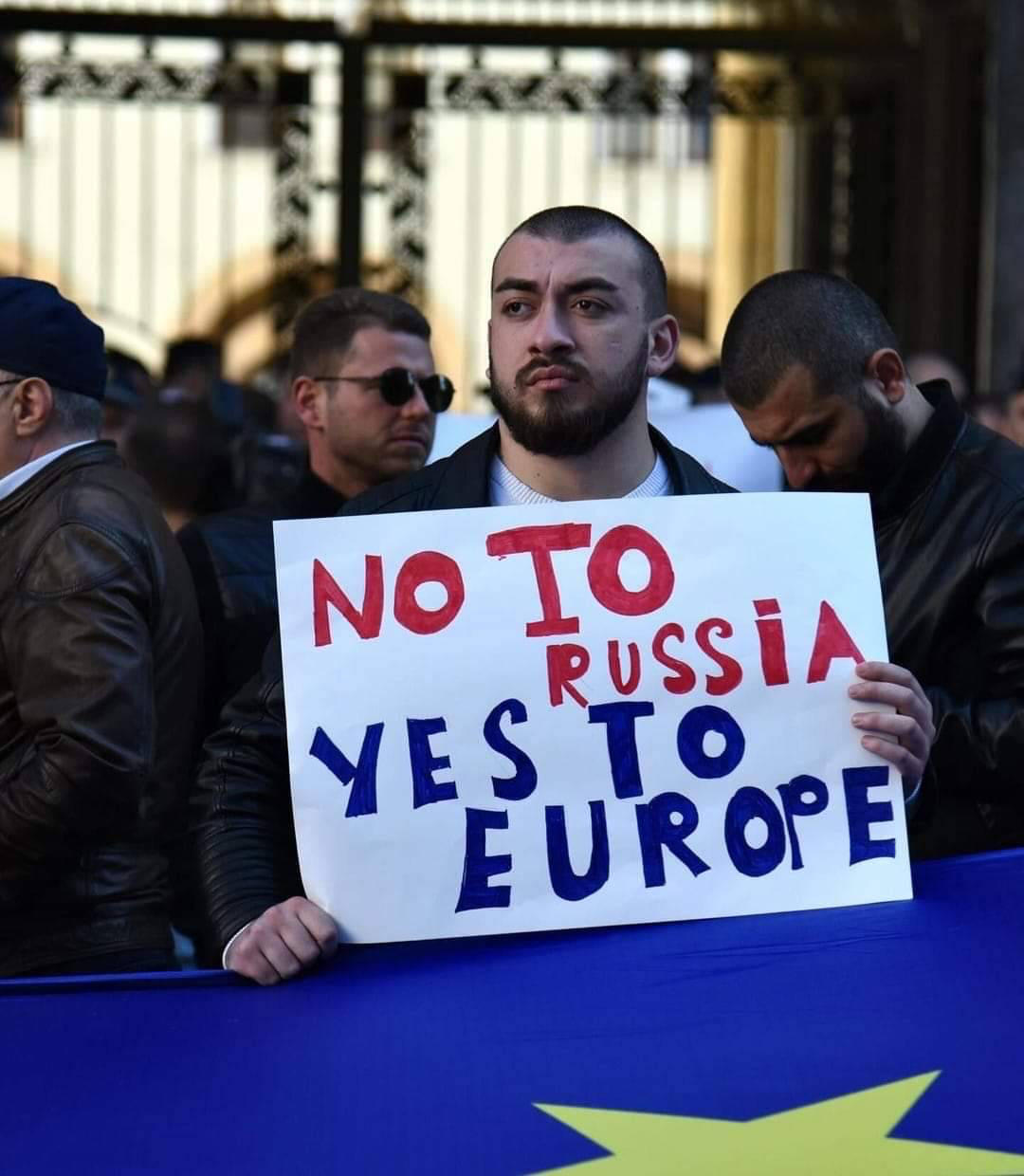 „სტრატეგია აღმაშენებლის” ახალგაზრდული ფრთის წევრი ამიკო ნატრიაშვილი - იმუქრებიან, რომ იციან სად ვცხოვრობ და თუ არ გავჩერდები, უარესს დამმართებენ ვიდრე სხვებს