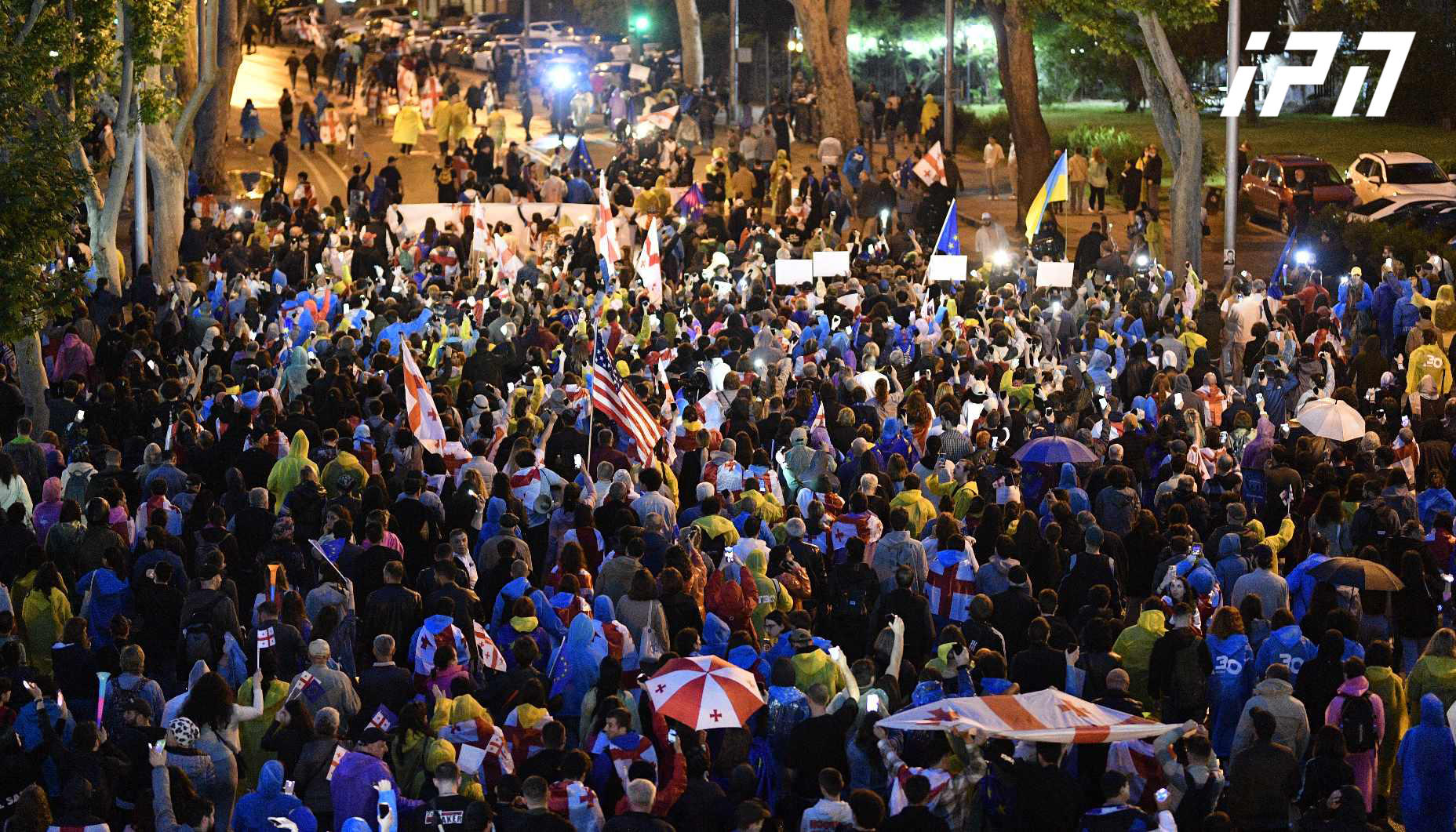 "უცხოური გავლენის გამჭვირვალობის შესახებ“ კანონპროექტის მოწინააღმდეგეები, რომლებიც ევროპის მოედნისკენ მიემართებიან, „ქართული ოცნების“ ოფისთან სკანდირებენ - „მონებო“