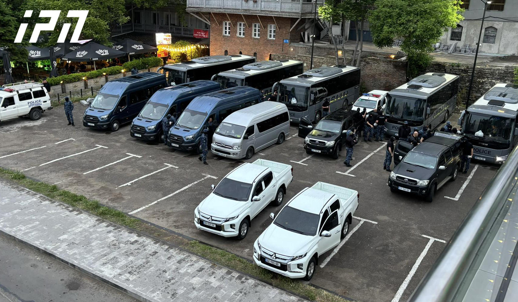 სხვადასხვა ლოკაციაზე, მათ შორის ევროპის მოედანსა და მტკვრის მარჯვენა სანაპიროზე პოლიციის სხვადასხვა დანაყოფია მობილიზებული