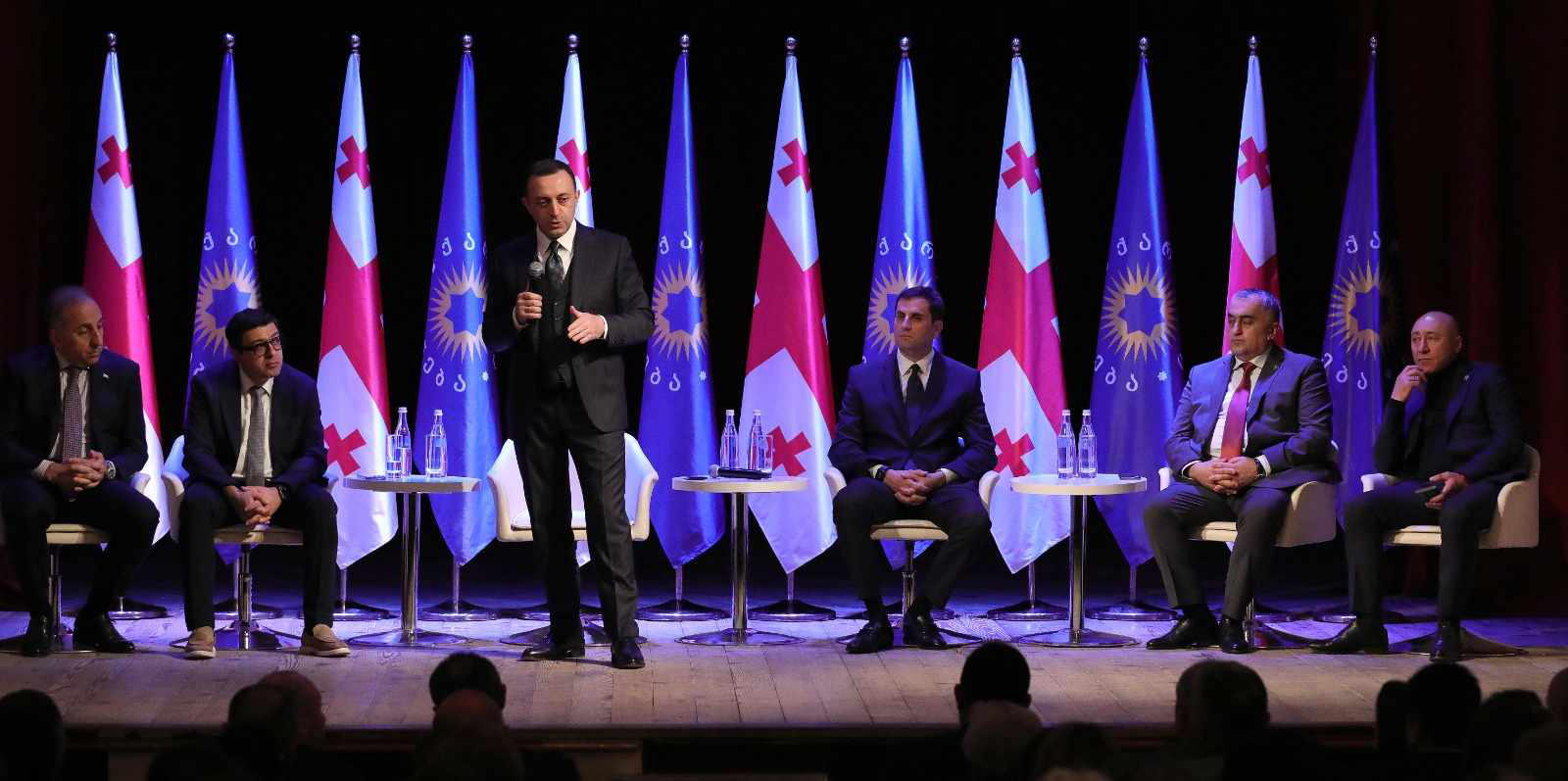 „ქართული ოცნების“ თავმჯდომარე და რეგიონული მდივანი ბორჯომის, ახალციხის, ასპინძის, ახალქალაქის, ადიგენისა და ნინოწმინდის ადგილობრივი ორგანიზაციების ხელმძღვანელებს და პარტიულ აქტივს შეხვდნენ