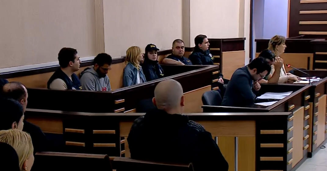 თბილისის საქალაქო სასამართლო ბლოგერ უჩა აბაშიძისა და მისი მეუღლის მიმართ აღკვეთის ღონისძიების შეფარდებაზე მსჯელობს - სხდომა დახურულ რეჟიმში მიმდინარეობს