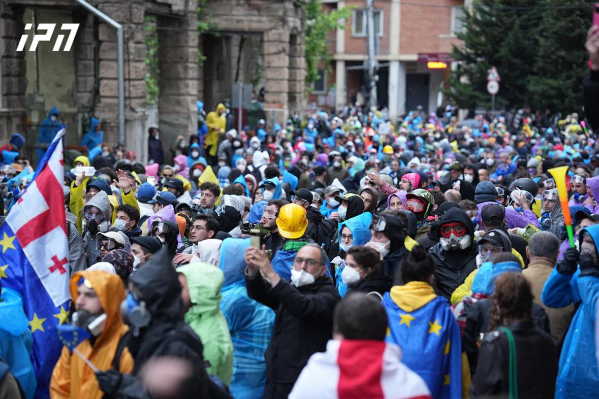 აქციის ორგანიზატორებმა დემონსტრანტებს ჭიჭინაძის ქუჩის გამაგრებისკენ მოუწოდეს