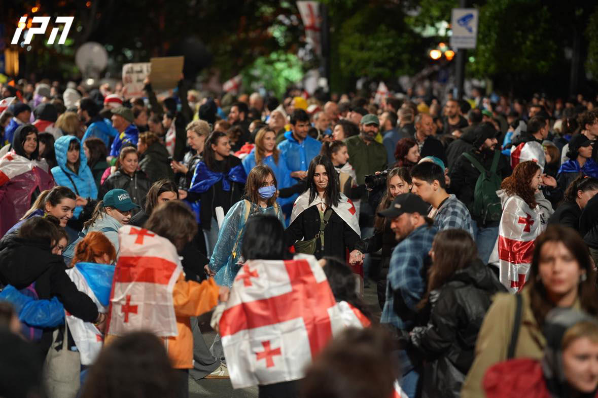 პარლამენტთან აქცია "გავათენოთ საქართველოსთვის" მიმდინარეობს