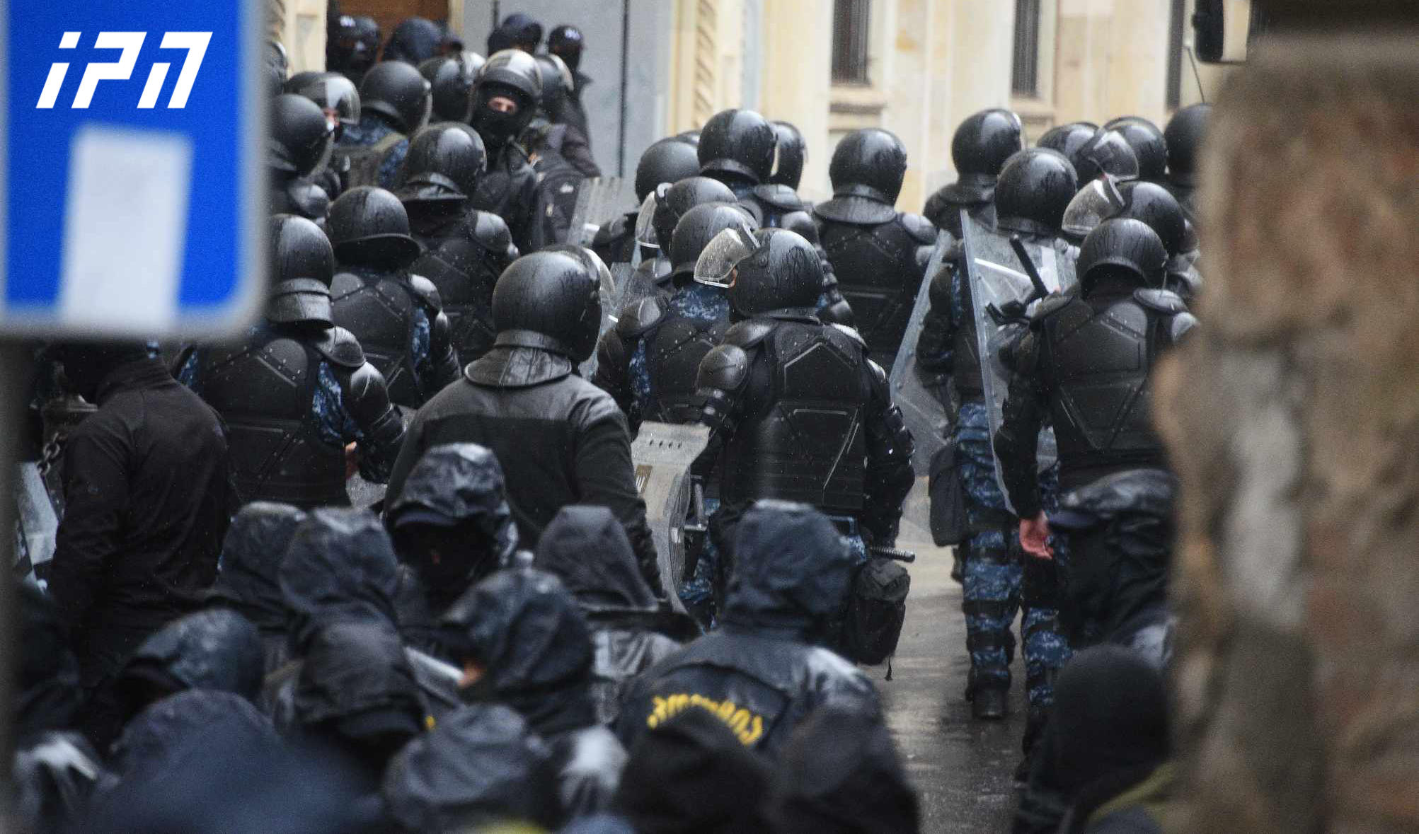 ჩიტაძისა და ჭიჭინაძის ქუჩიდან სპეცდანიშნულების რაზმი გაიყვანეს