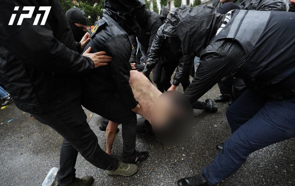 სპეციალური საგამოძიებო სამსახურის ინფორმაციით, პარლამენტთან სამართალდამცავების მიერ აქციის მონაწილეების მიმართ ძალის გადამეტების ფაქტებზე გამოძიება დაიწყო