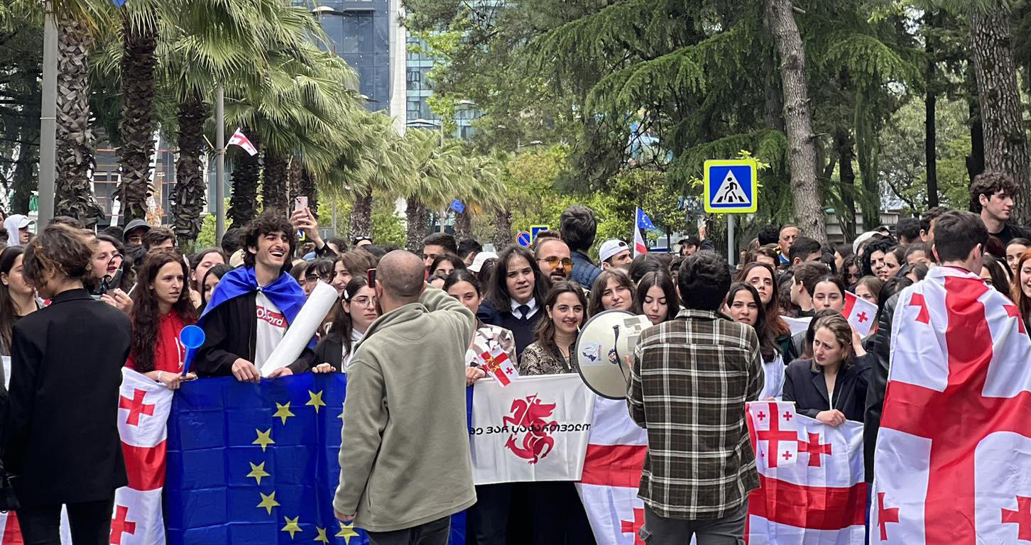 ბათუმში „უცხოური გავლენის გამჭვირვალობის შესახებ“ კანონპროექტის წინააღმდეგ საპროტესტო აქცია-მსვლელობა დასრულდა