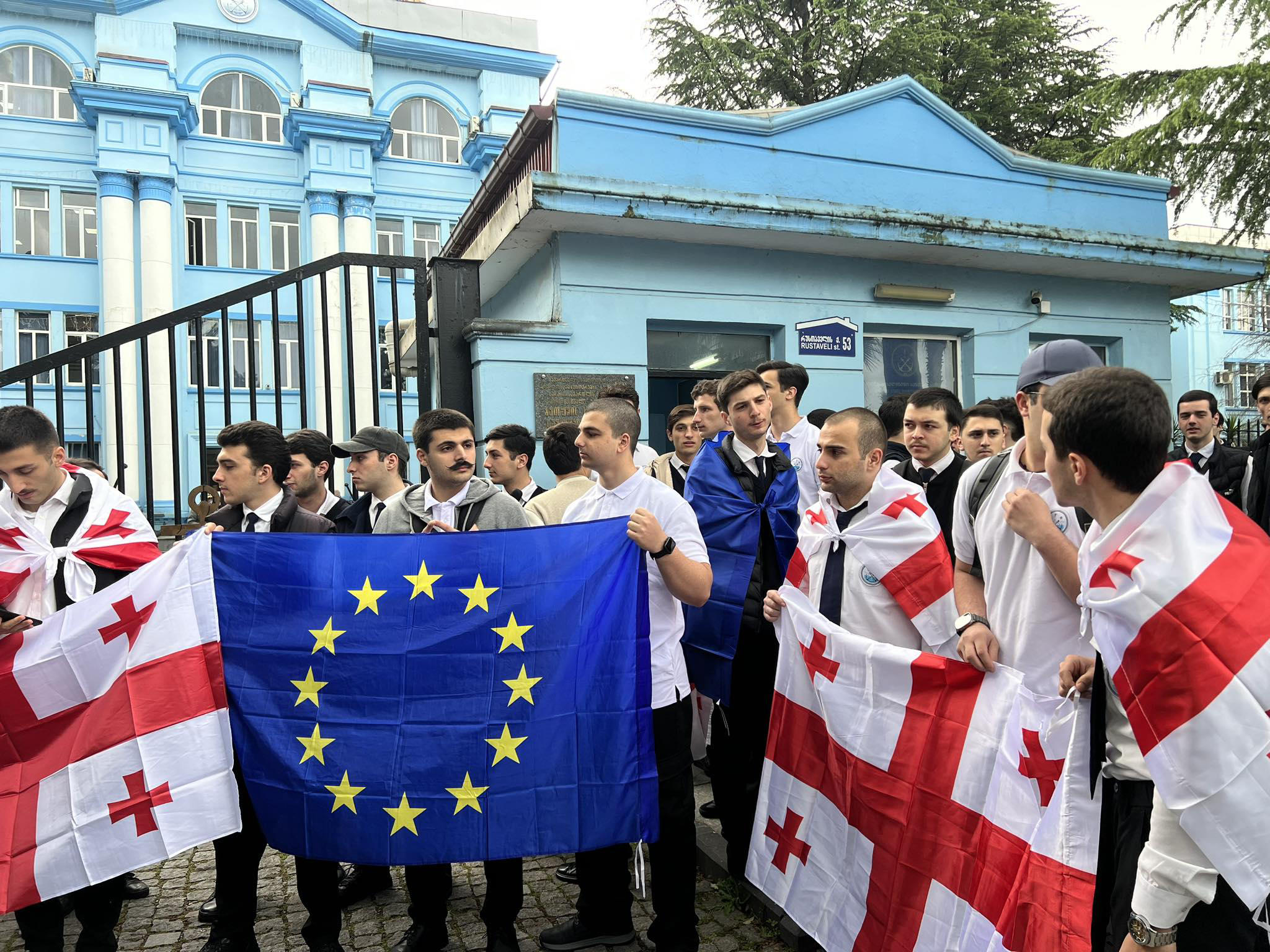 ბათუმის საზღვაო აკადემიის სტუდენტების ნაწილი აცხადებს, რომ უერთდებიან პროტესტს და უარს აცხადებენ აკადემიური პროცესის ჩვეულ რეჟიმში გაგრძელებაზე