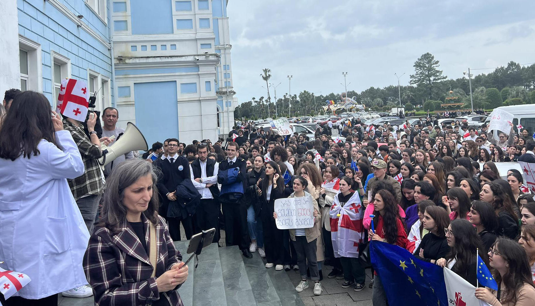 ბათუმში, სტუდენტების პროტესტს ლექტორები და ასოცირებული პროფესორთა ნაწილი შეუერთდა