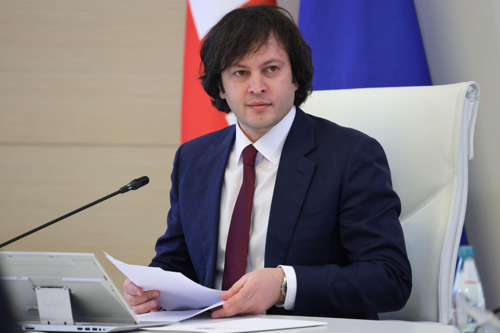 პრემიერი - ვთავაზობ აქციებში მონაწილე ახალგაზრდებს, გამოყონ 10-მდე წარმომადგენელი, რომელთანაც გავმართავ საჯარო დისკუსიას - შეგიძლიათ დისკუსიას დაასწროთ 2-3 არაახალგაზრდაც, რომელსაც თქვენ ავტორიტეტულ ექსპერტად განიხილავთ