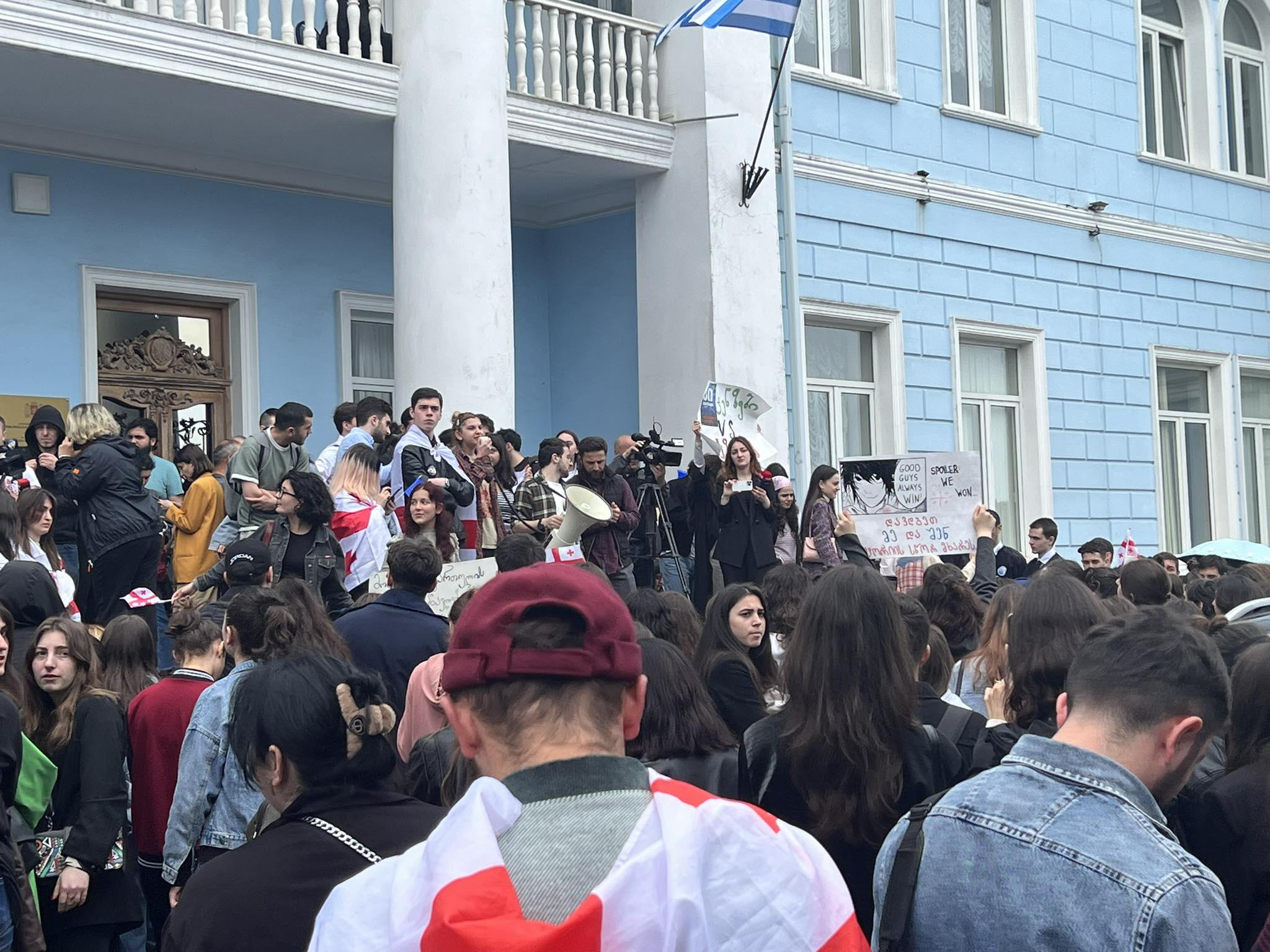 ბათუმის სახელმწიფო უნივერსიტეტთან შეკრებილ სტუდენტებს, აქციის ორგანიზატორებმა ბსუ-ს ადმინისტრაციის სახელით მიმართეს და აღნიშნეს, რომ სტუდენტებს გაცდენილი საათები სემინარზე აუნაზღაურდებათ