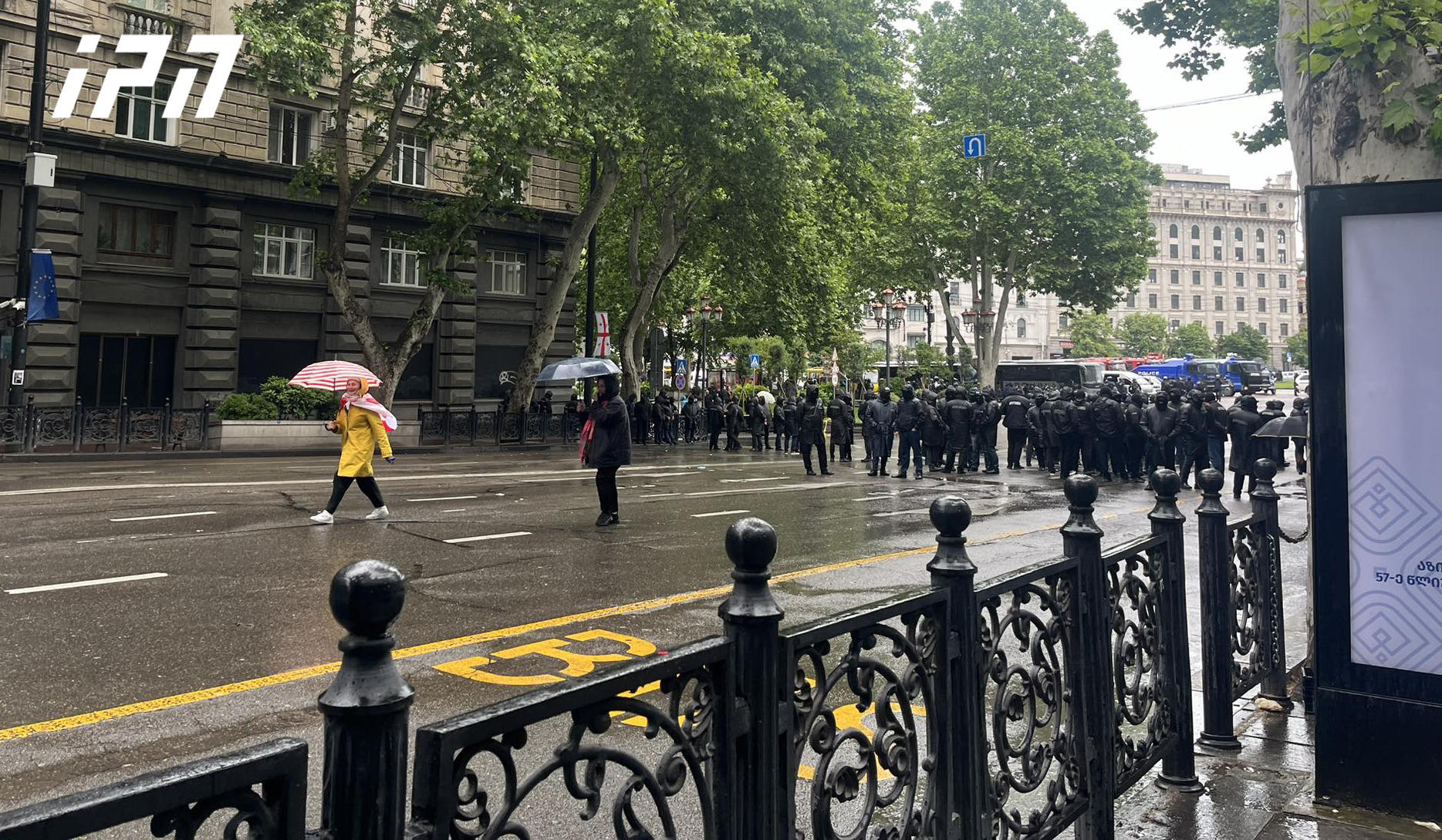 პოლიციამ მოქალაქეებს მეტროსადგურ „თავისუფლების მოედანზე“ შესვლის საშუალება მისცა