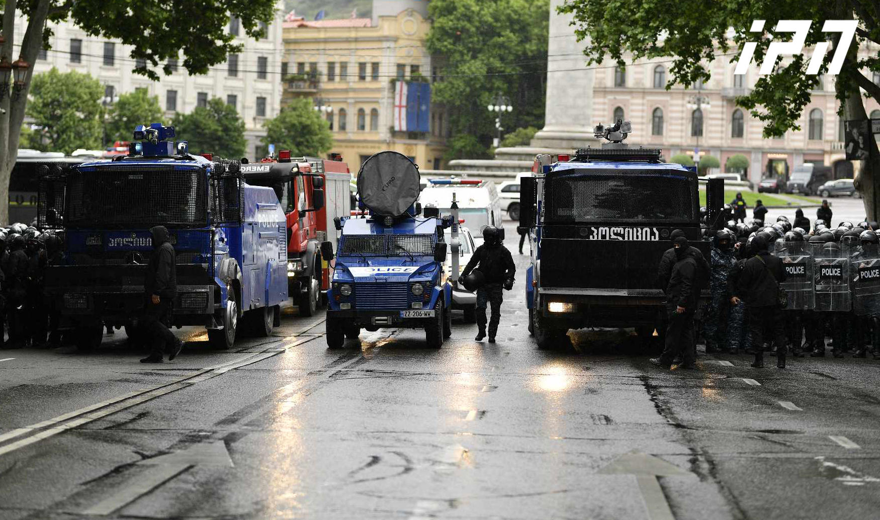 თავისუფლების მოედანზე სპეცრაზმია მობილიზებული - ადგილზე განთავსებულია წყლის ჭავლის მანქანაც