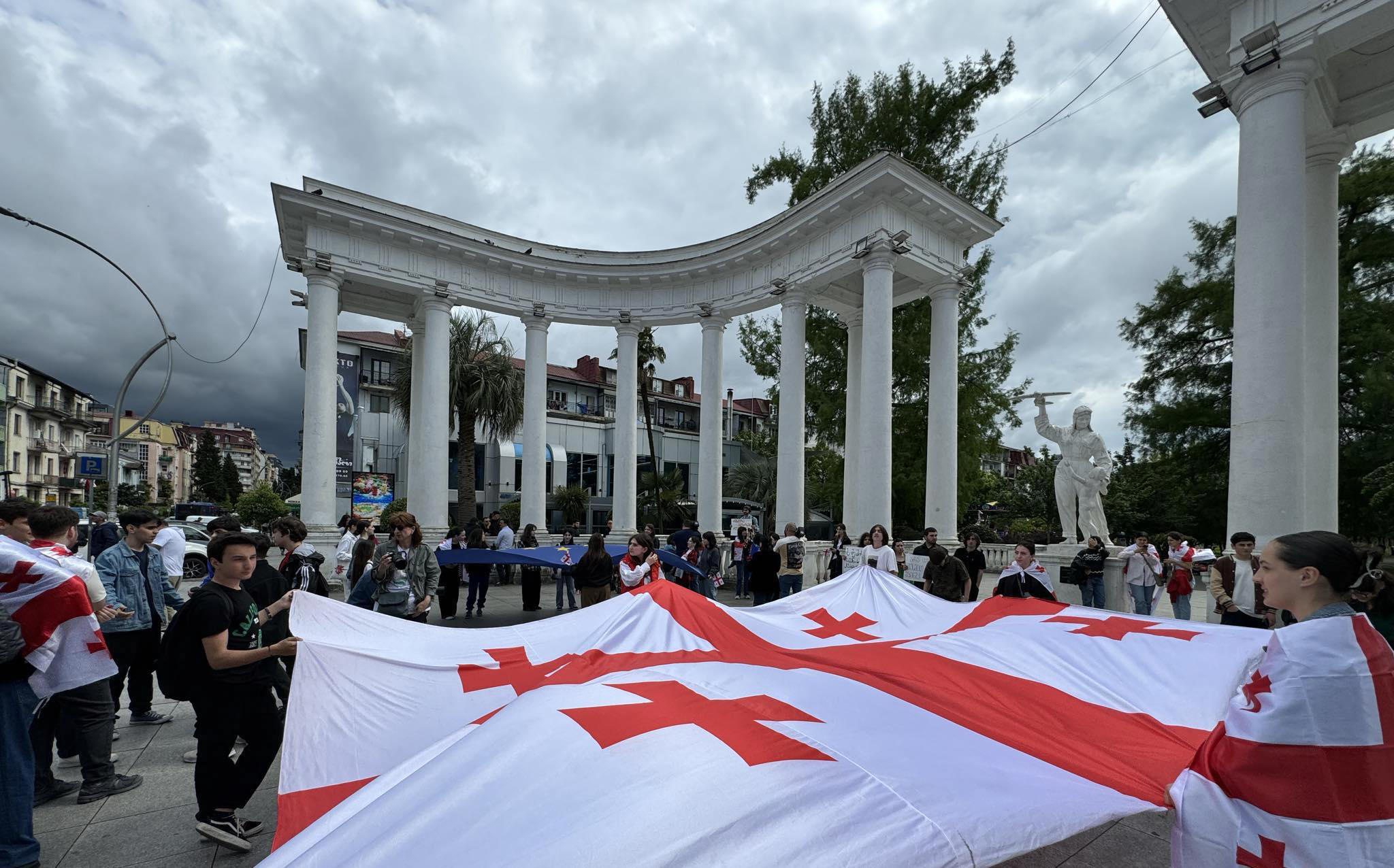 ბათუმში სკოლის მოსწავლეები კვლავ საპროტესტო აქციას მართავენ