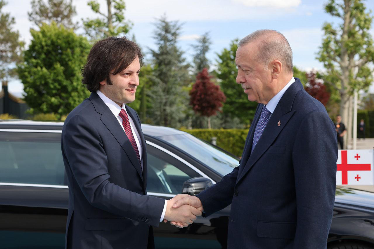 თურქეთის პრეზიდენტის სასახლეში საქართველოს პრემიერ-მინისტრის დახვედრის ოფიციალური ცერემონია გაიმართა