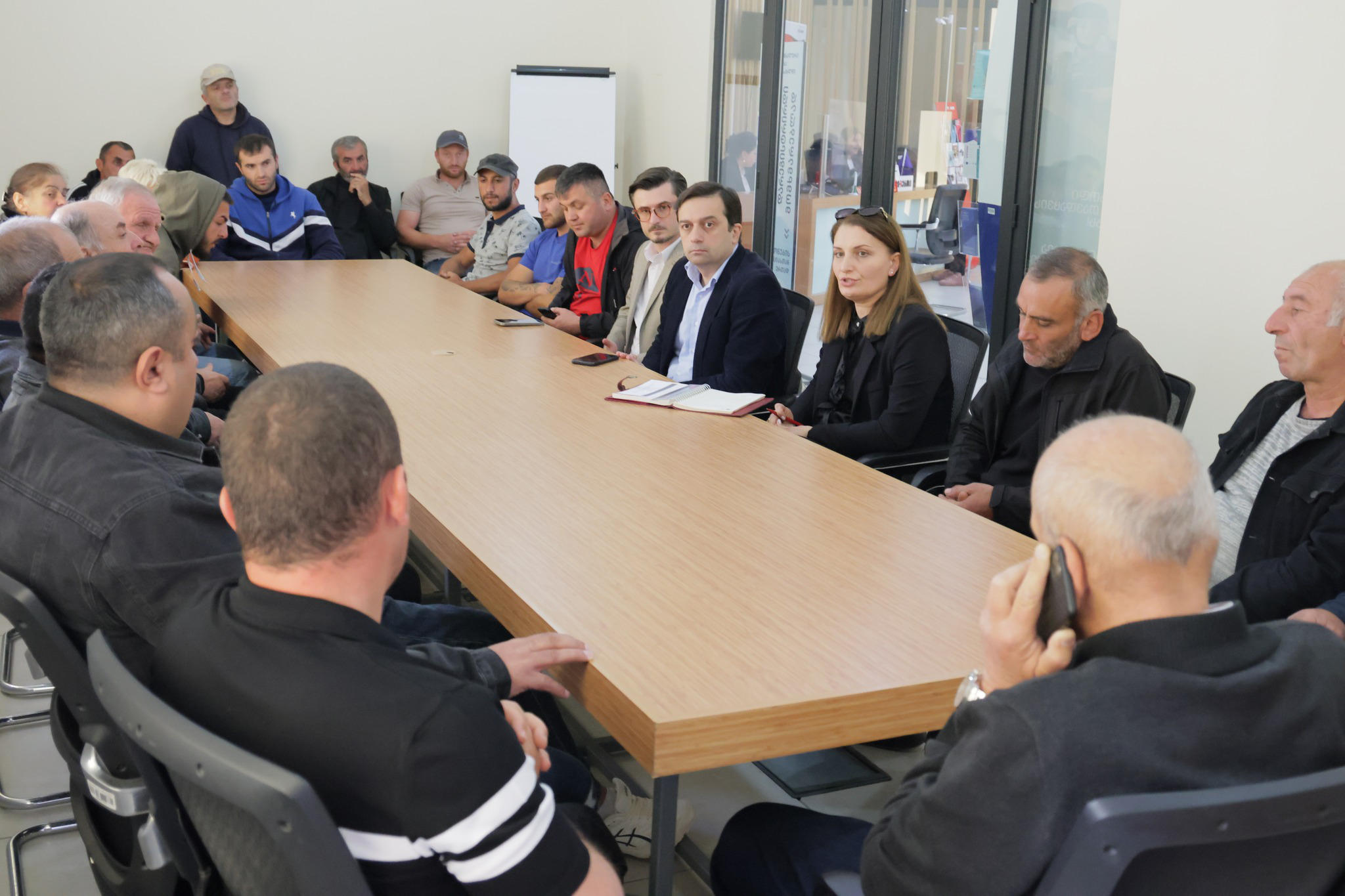 სახალხო დამცველი საოკუპაციო ხაზთან მდებარე სოფლების მოსახლეობას შეხვდა