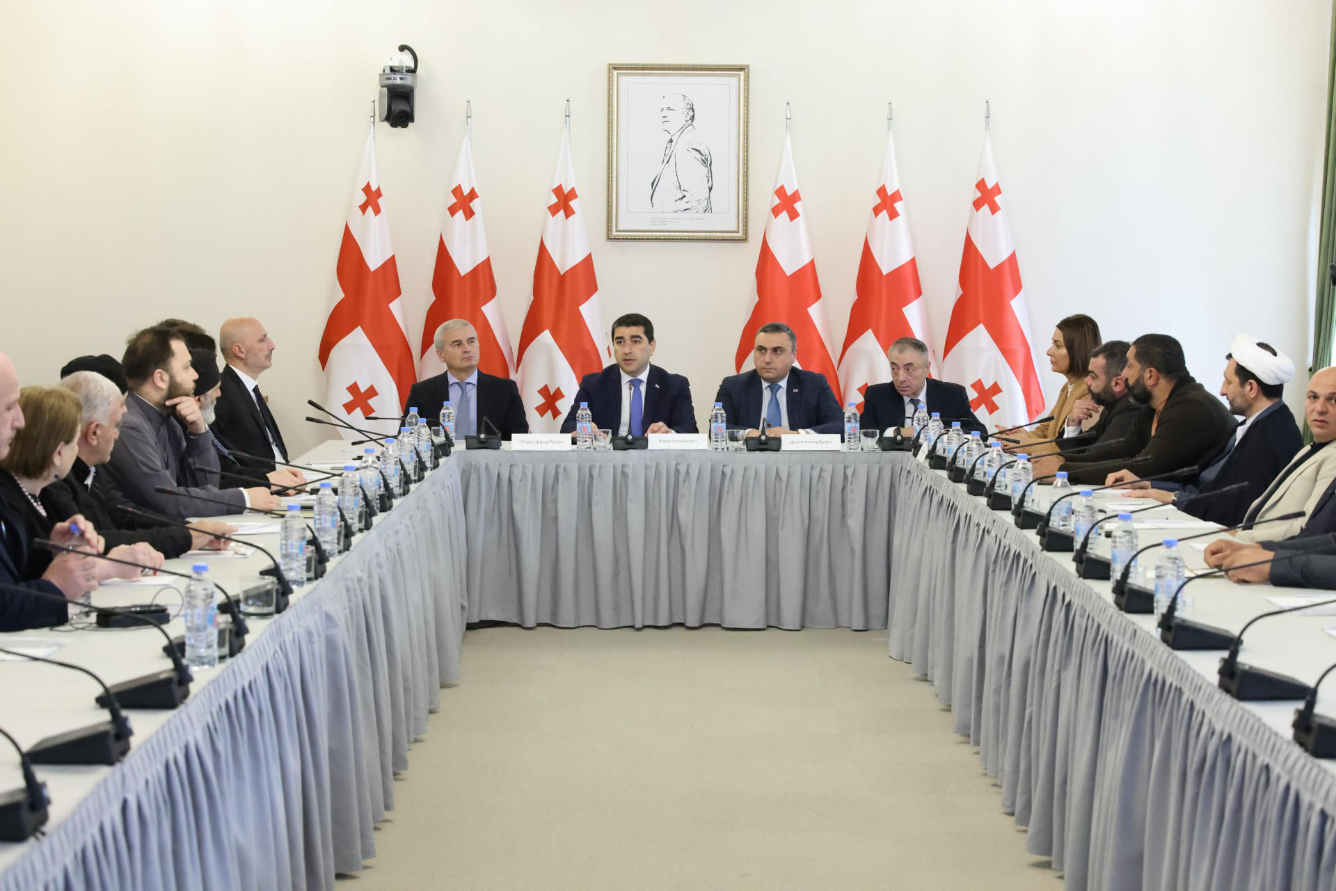 პარლამენტის თავმჯდომარე ინტერრელიგიურ სათათბიროს შეხვდა