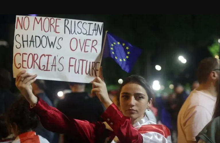 BBC - სასწორზე საქართველოს მომავალი გზაა - გააგრძელებს ეს სტრატეგიულად მნიშვნელოვანი ქვეყანა ნატო-სა და ევროკავშირის სრულუფლებიანი წევრობისკენ სვლას?