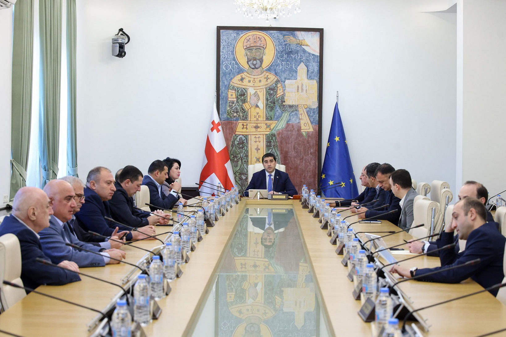 პარლამენტი ოთარ შამუგიას და მიხეილ სარჯველაძეს მოუსმენს