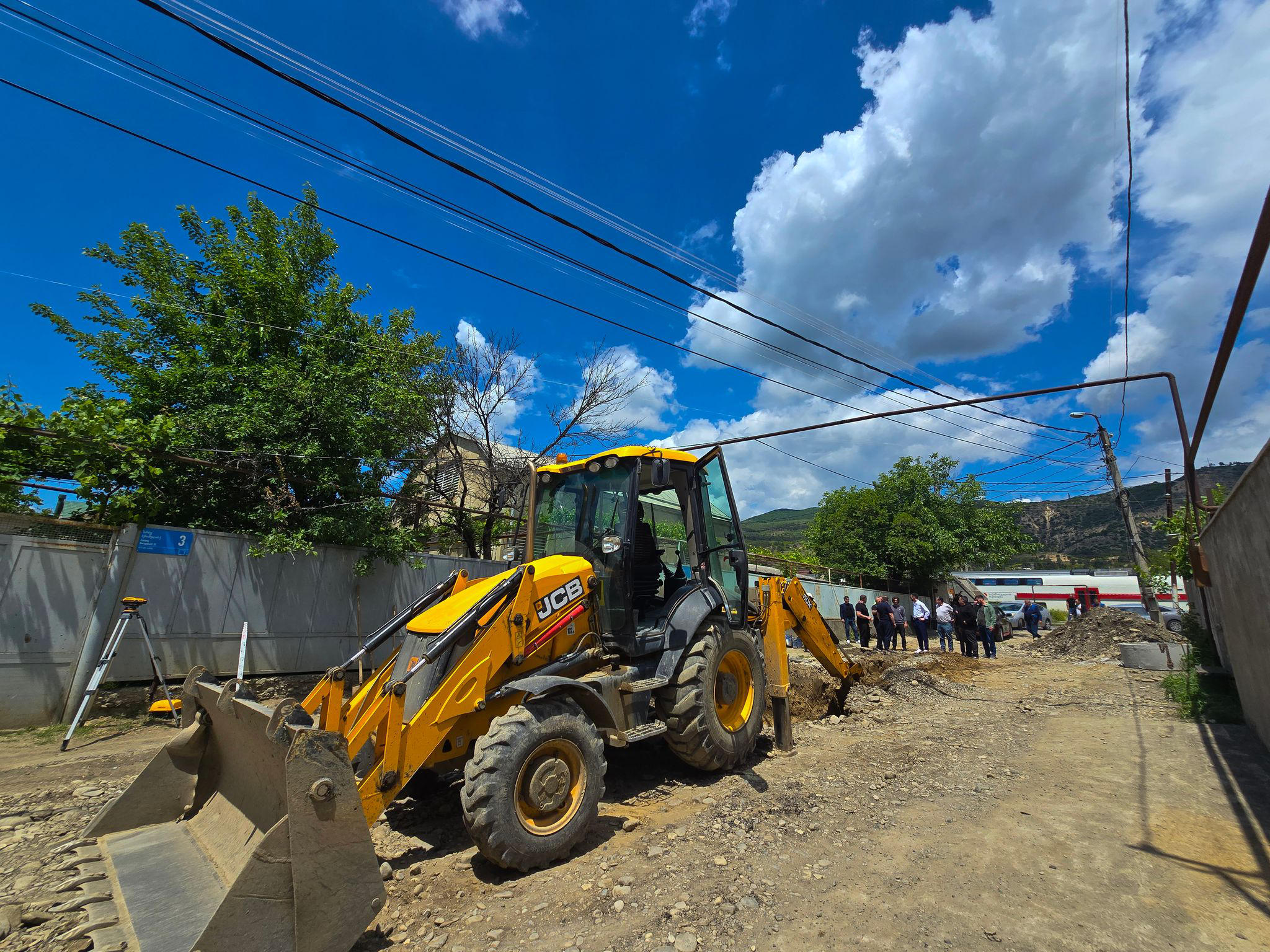 ავჭალაში, ბერიაშვილის ქუჩაზე საგზაო სამუშაოები მიმდინარეობს