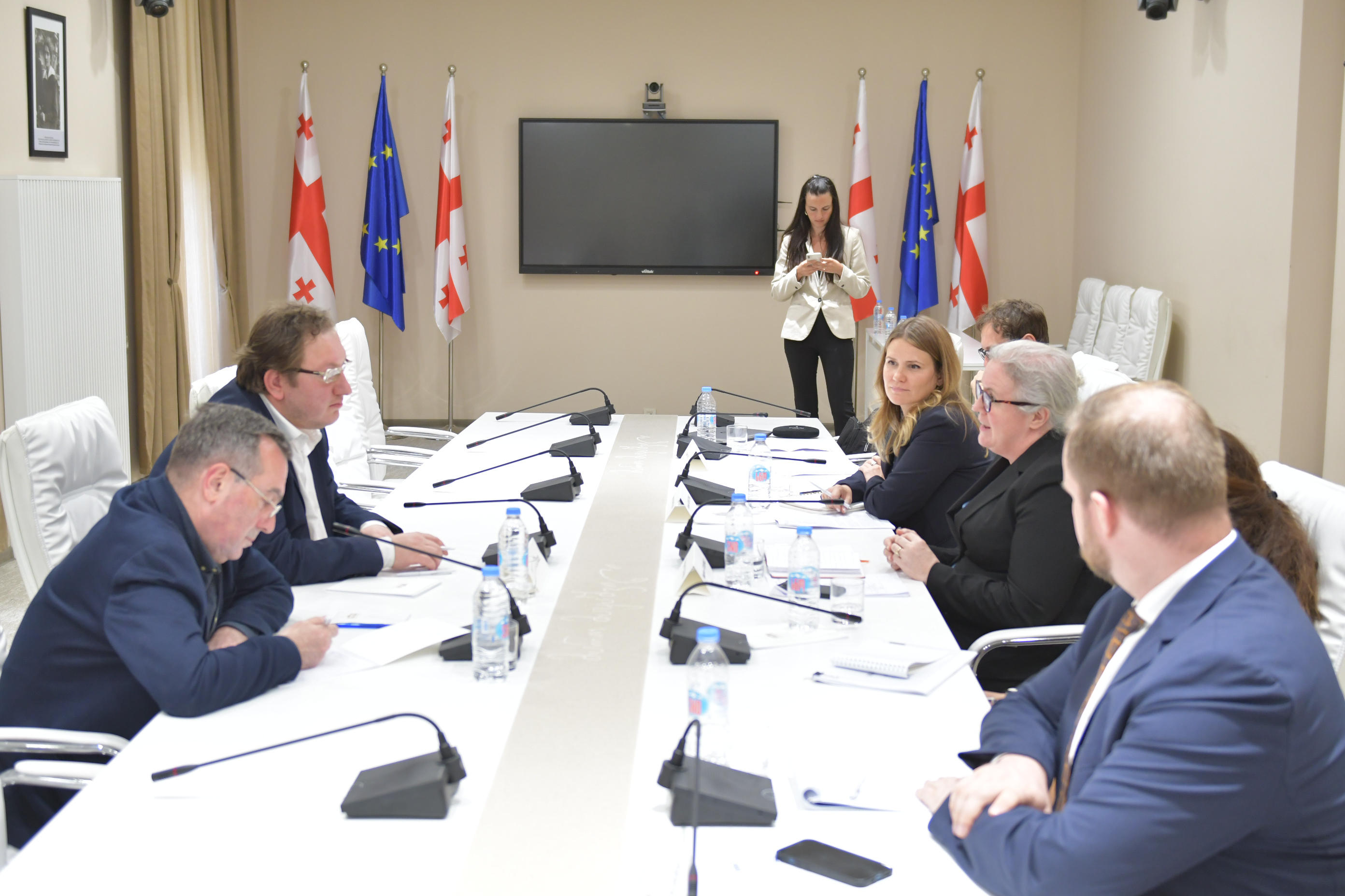 საპარლამენტო პოლიტიკური  ჯგუფის „ეროვნული და დემოკრატიული სახელმწიფოსთვის"  წევრები ეუთო-ს დემოკრატიული ინსტიტუტებისა და ადამიანის უფლებათა ოფისის მისიის წარმომადგენლებს შეხვდნენ