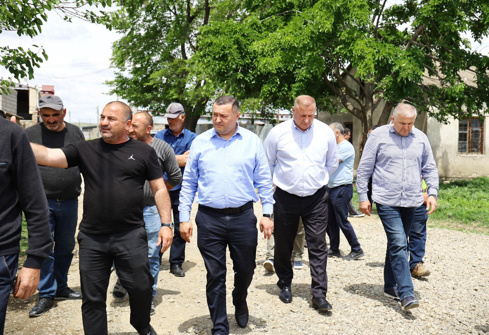 მარნეულის მუნიციპალიტეტის სოფელ ამბაროვკაში გზების სარეაბილიტაციო სამუშაოები მიმდინარეობს