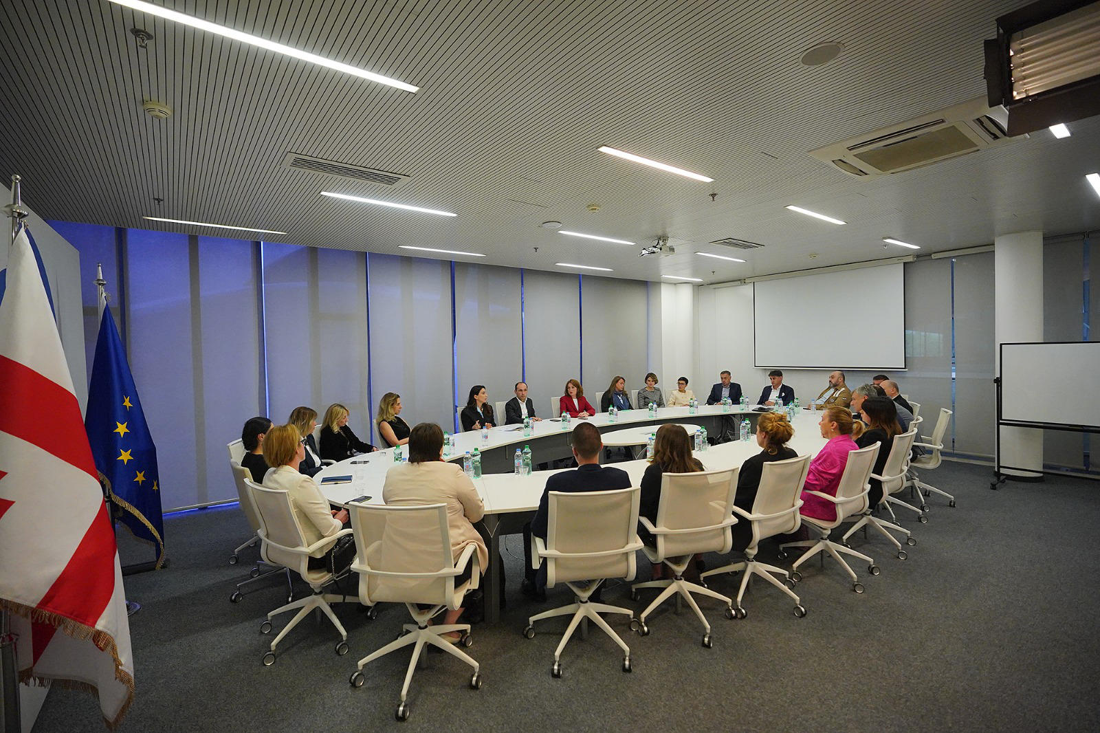 ლევან დავითაშვილი ტურიზმის სექტორის წარმომადგენლებს შეხვდა