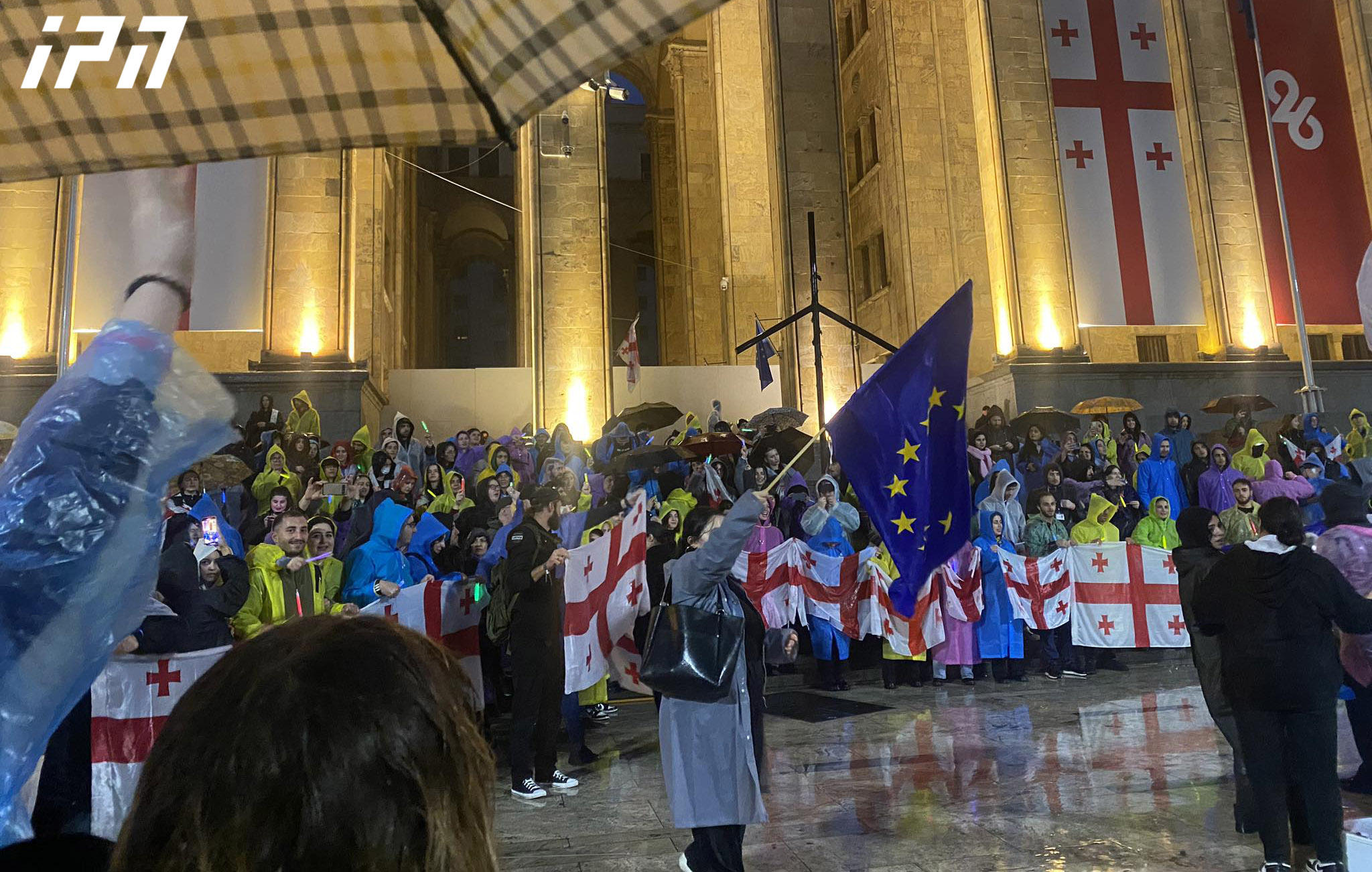 „უცხოური გავლენის გამჭვირვალობის შესახებ“ კანონის მოწინააღმდეგეთა აქცია პარლამენტის შენობასთან დასრულდა