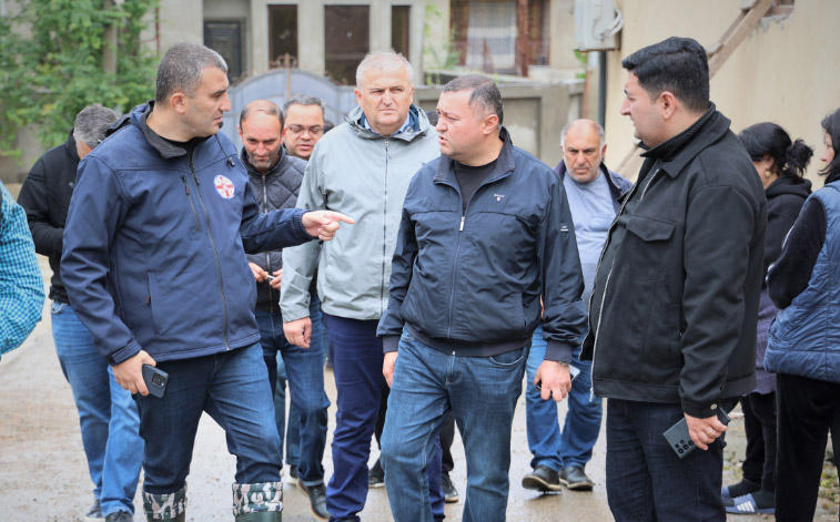 სტიქიის შედეგად ქალაქ მარნეულში და მუნიციპალიტეტის რამდენიმე სოფელში გზები დაიტბორა - მიმდინარეობს გაწმენდითი სამუშაოები