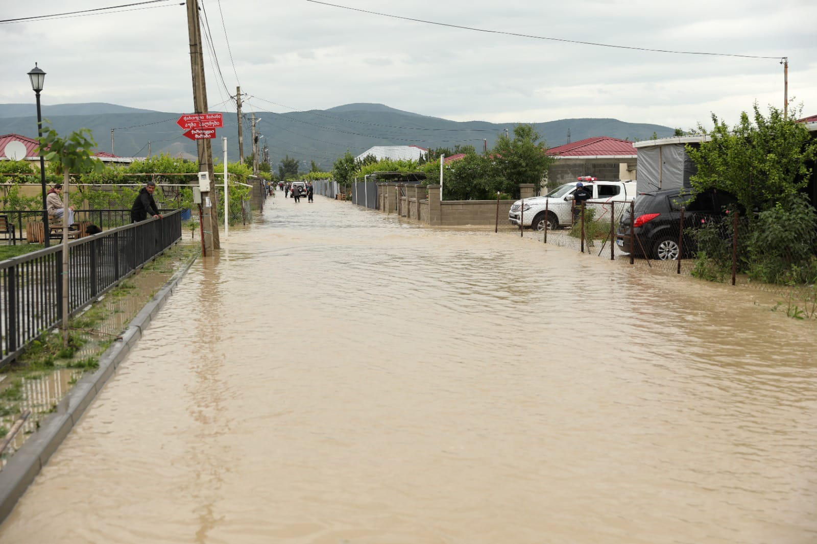 უხვმა ნალექმა პრობლემები შექმნა მცხეთა-მთიანეთში, დატბორილია სახლები, გზები და საკარმიდამო ნაკვეთები, რამდენიმე სოფელს ელექტროენერგიის მიწოდებაც შეუწყდა - სტიქიამ დააზარალა წეროვანის დევნილთა დასახლება