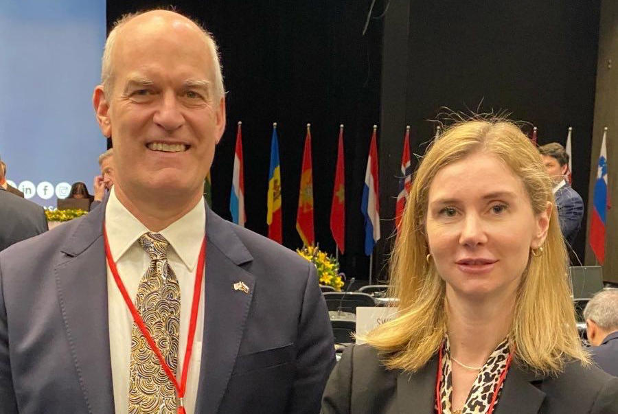 თინა ბოკუჩავა ნატო-ს საპარლამენტო ასამბლეაში შეხვედრების ფარგლებში, კონგრესმენ რიკ ლარსენს შეხვდა