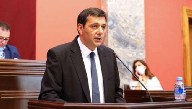 პრეზიდენტის საპარლამენტო მდივანი ანრი ოხანაშვილს - ისეთი მნიშვნელოვანი საკითხის განხილვა, რომელიც მესამე მოსმენით 67 წამში დაამთავრეთ, ბატონო ანრი, ეს „ნორმალურია“, მარათონია, თუ კომიტეტი? ეს არის საკითხავი