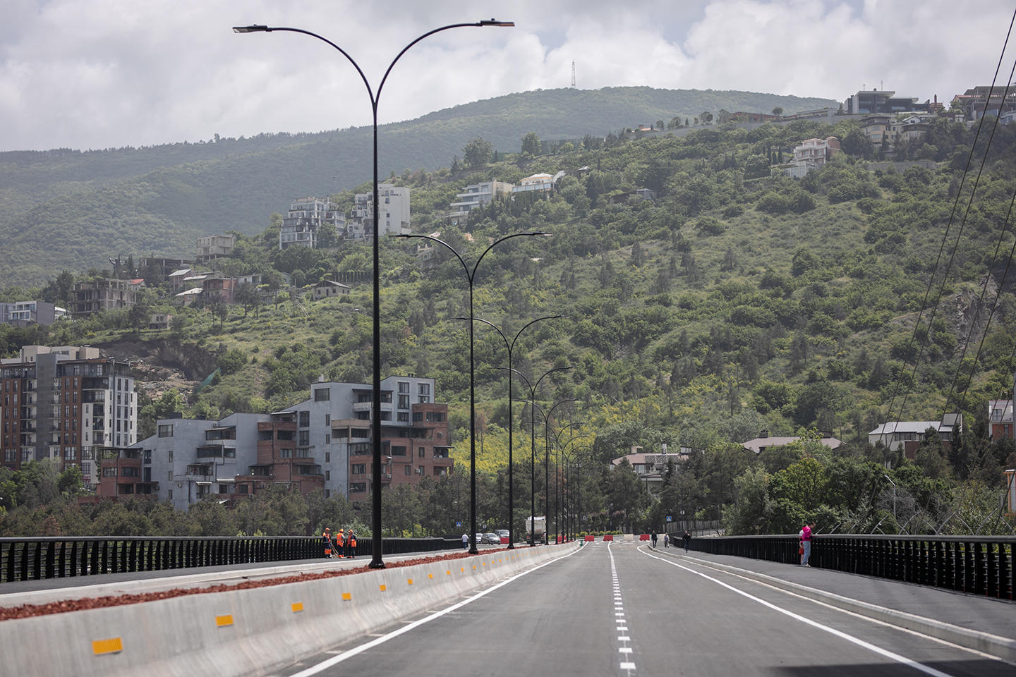 კახა კალაძე - ბაგების და უნივერსიტეტის ქუჩის დამაკავშირებელი ხიდის მშენებლობა დასრულდა