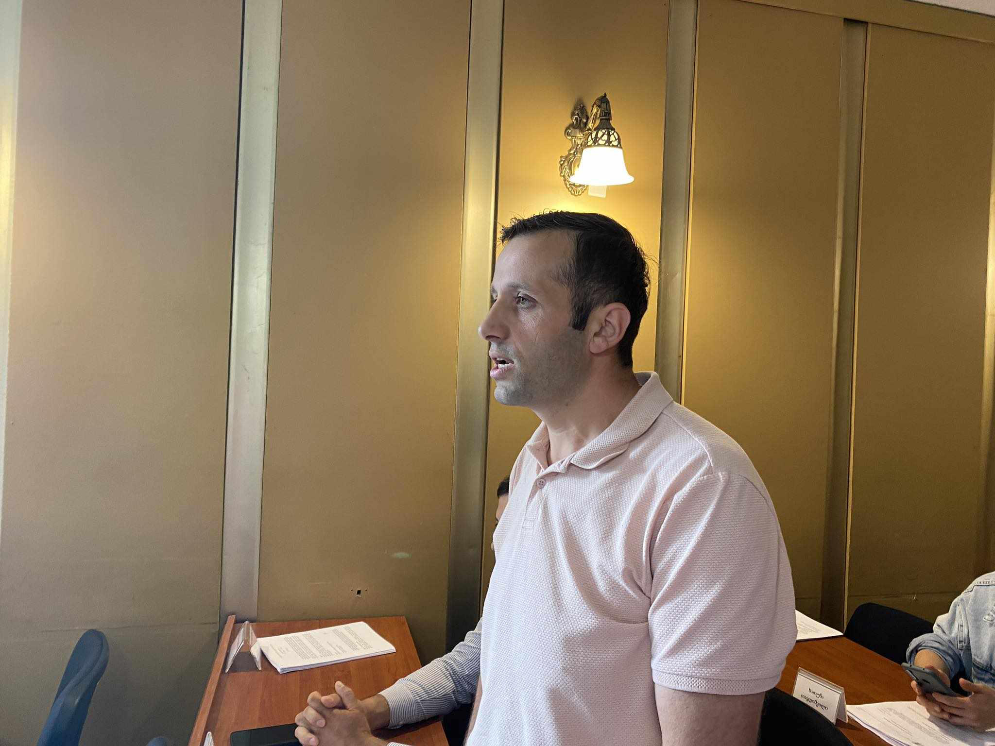 ოზურგეთის საკრებულოს სხდომაზე ხმაური იყო