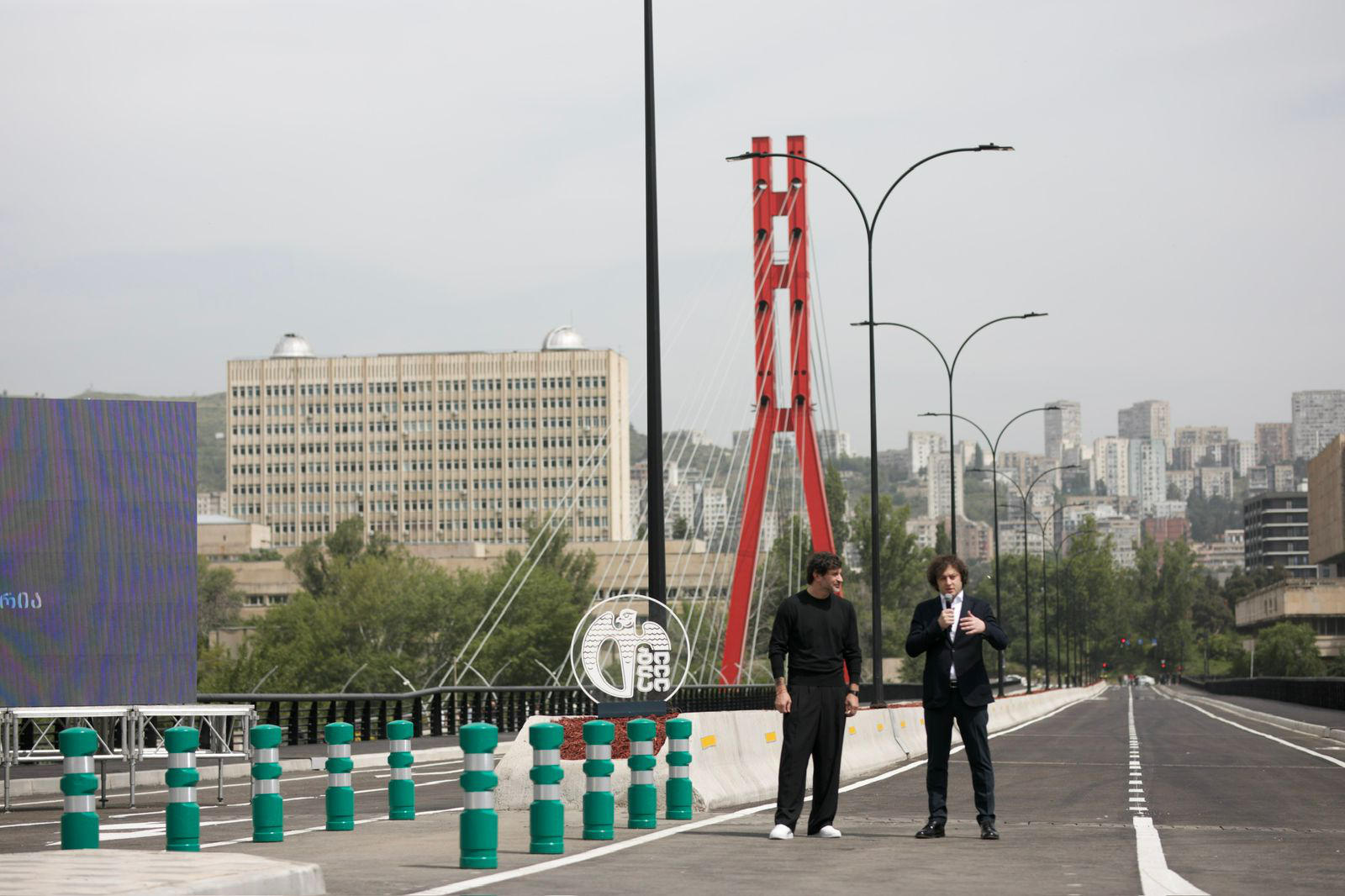 ბაგების დასახლებისა და უნივერსიტეტის ქუჩის დამაკავშირებელი საავტომობილო ხიდი გაიხსნა