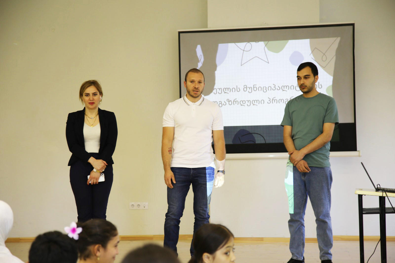 მარნეულის მერიის ბაზაზე „ახალგაზრდული საბჭოს" ახალი შემადგენლობის შერჩევასთან დაკავშირებით, მოსწავლეებთან საინფორმაციო შეხვედრები გაიმართა