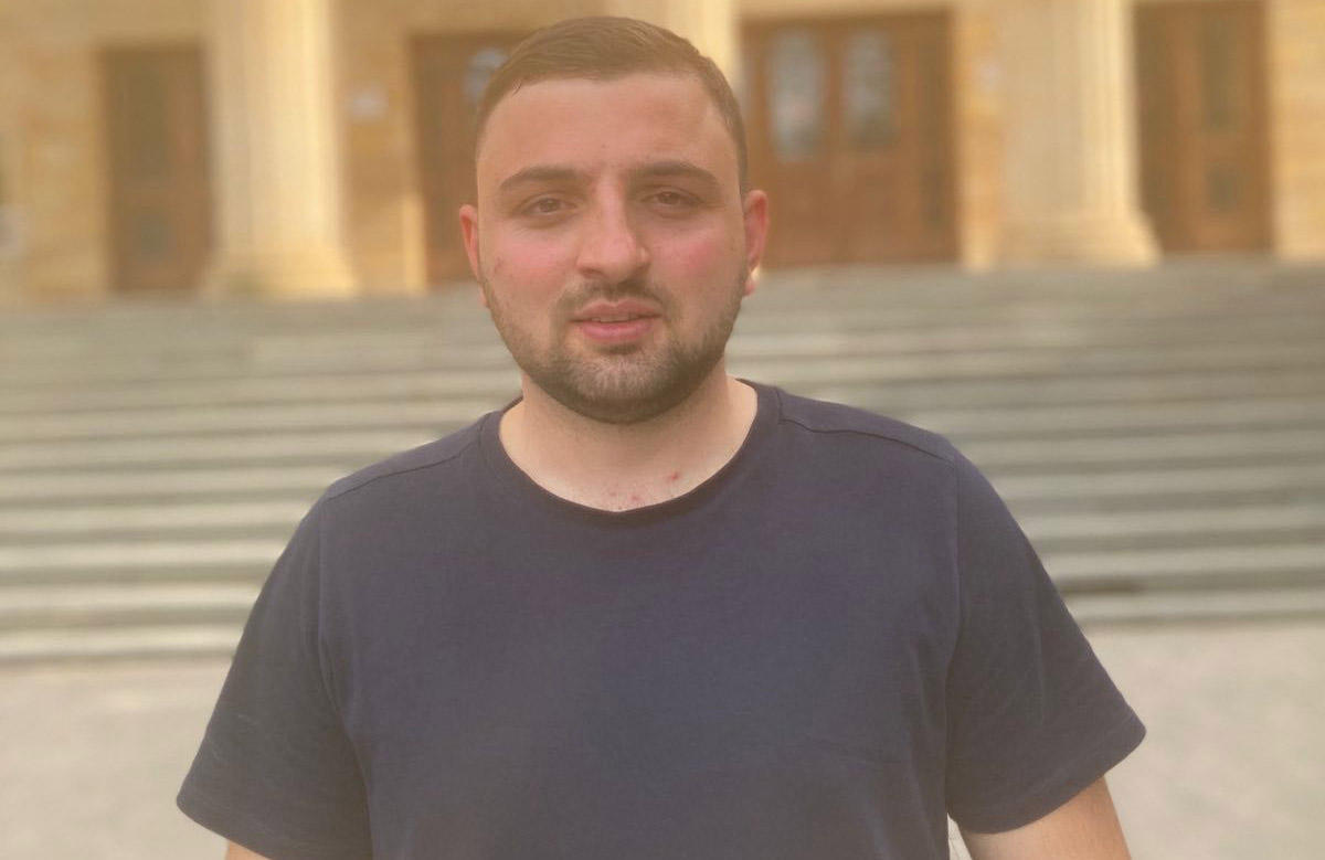 ტყიბულის საკრებულოში „ნაციონალური მოძრაობის“ წევრი - ძალიან სასაცილოა მთელი ეს პროცესი, თუ როგორ ცდილობს ივანიშვილის რუსული რეჟიმი ახალგაზრდების შეშინებას სასამართლოში დაბარებით