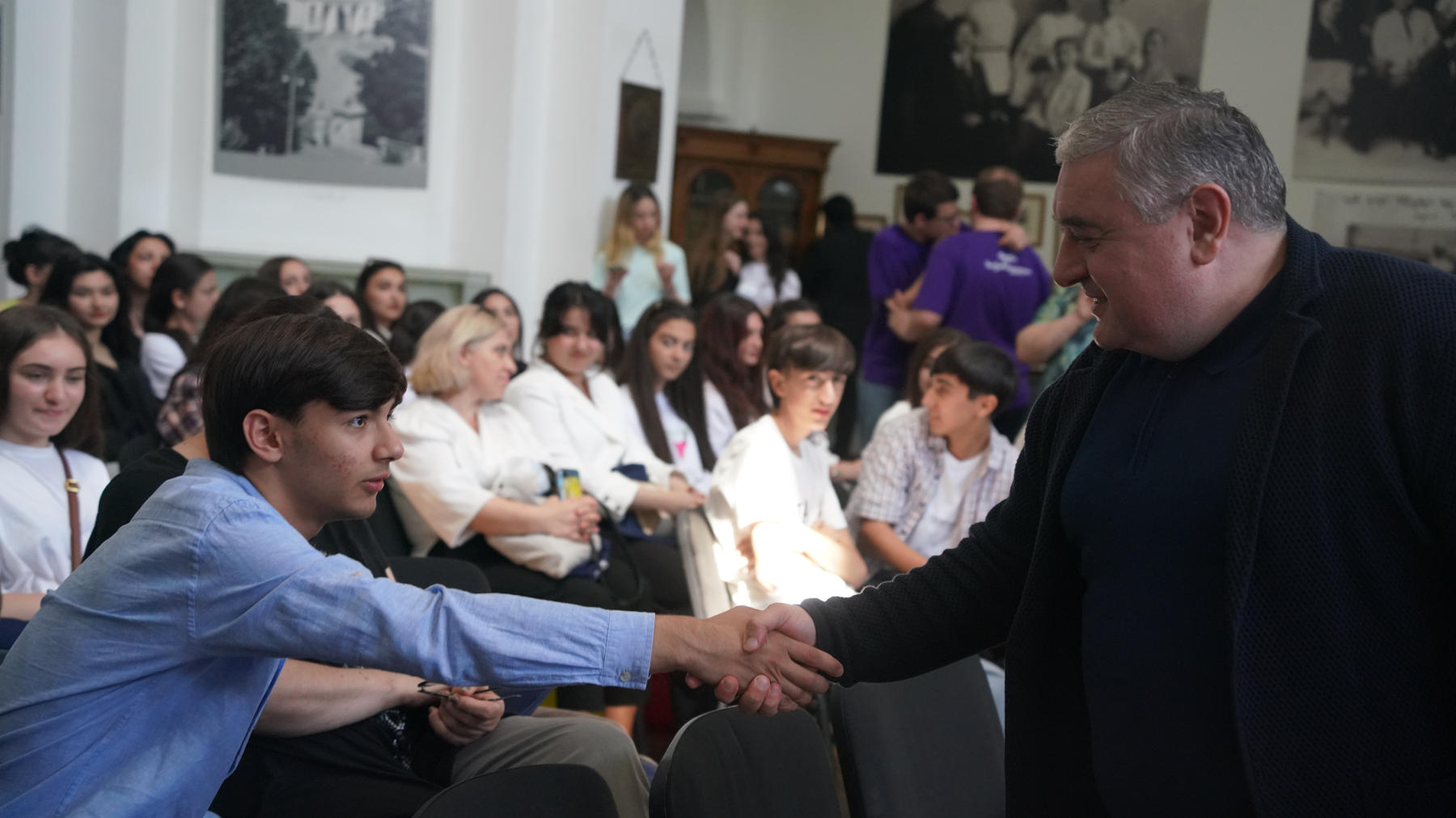 ჯაბა სამუშია სტუდენტური პროექტის მონაწილეებს შეხვდა