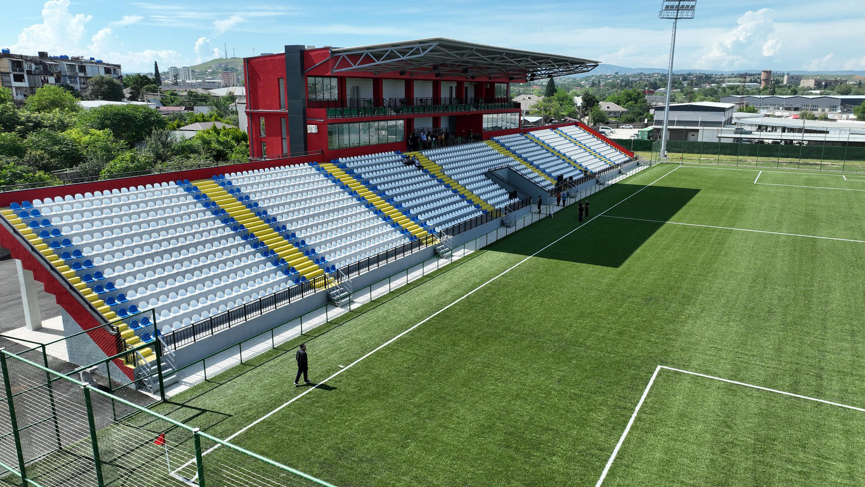 ქალაქ მარნეულში ახალი საფეხბურთო სტადიონი გაიხსნა