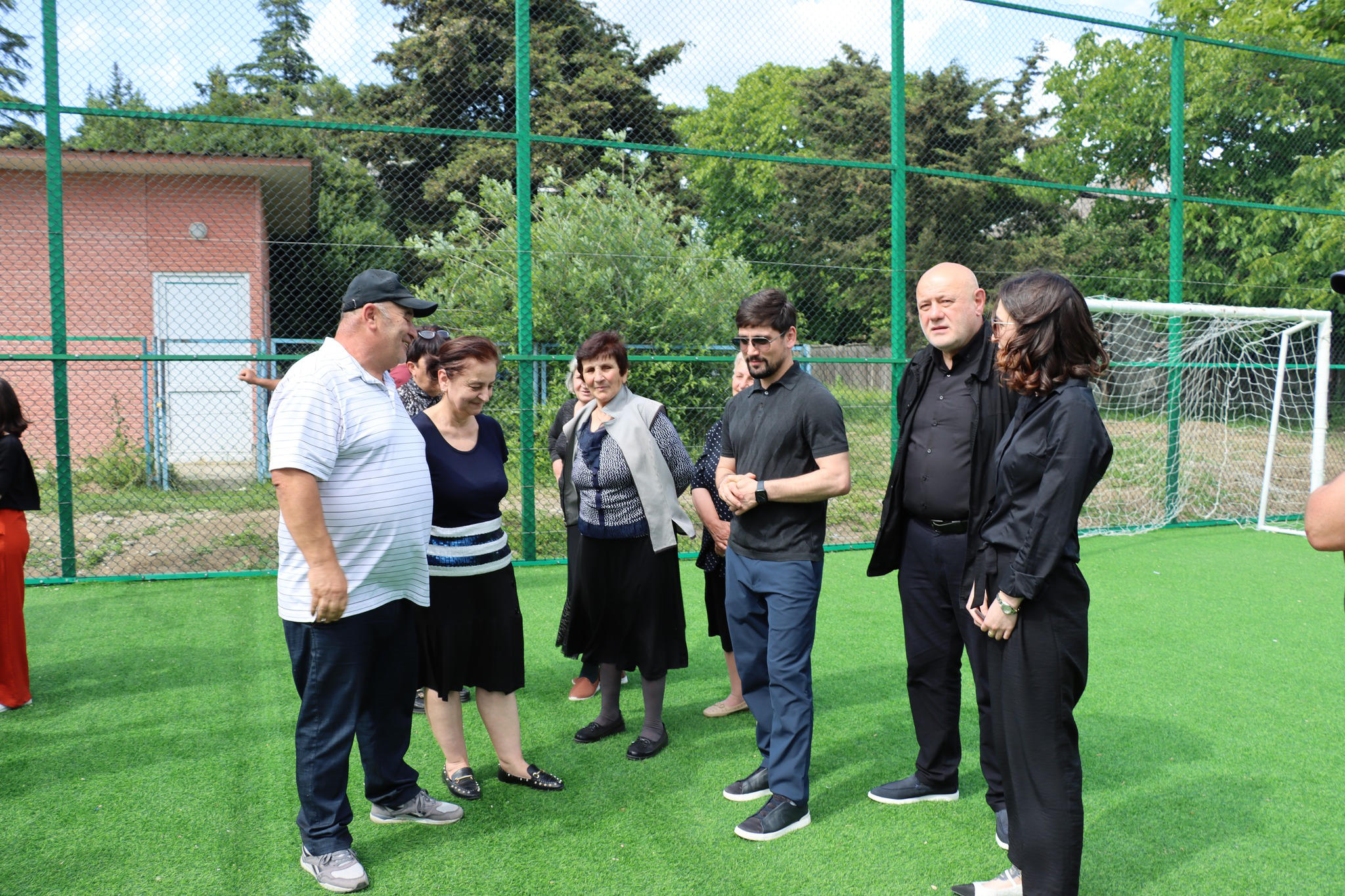 გორის მერმა და საკრებულოს თავმჯდომარემ ქვემო არცევსა და მერეთში ახლად მოწყობილი სტადიონები დაათვალიერეს