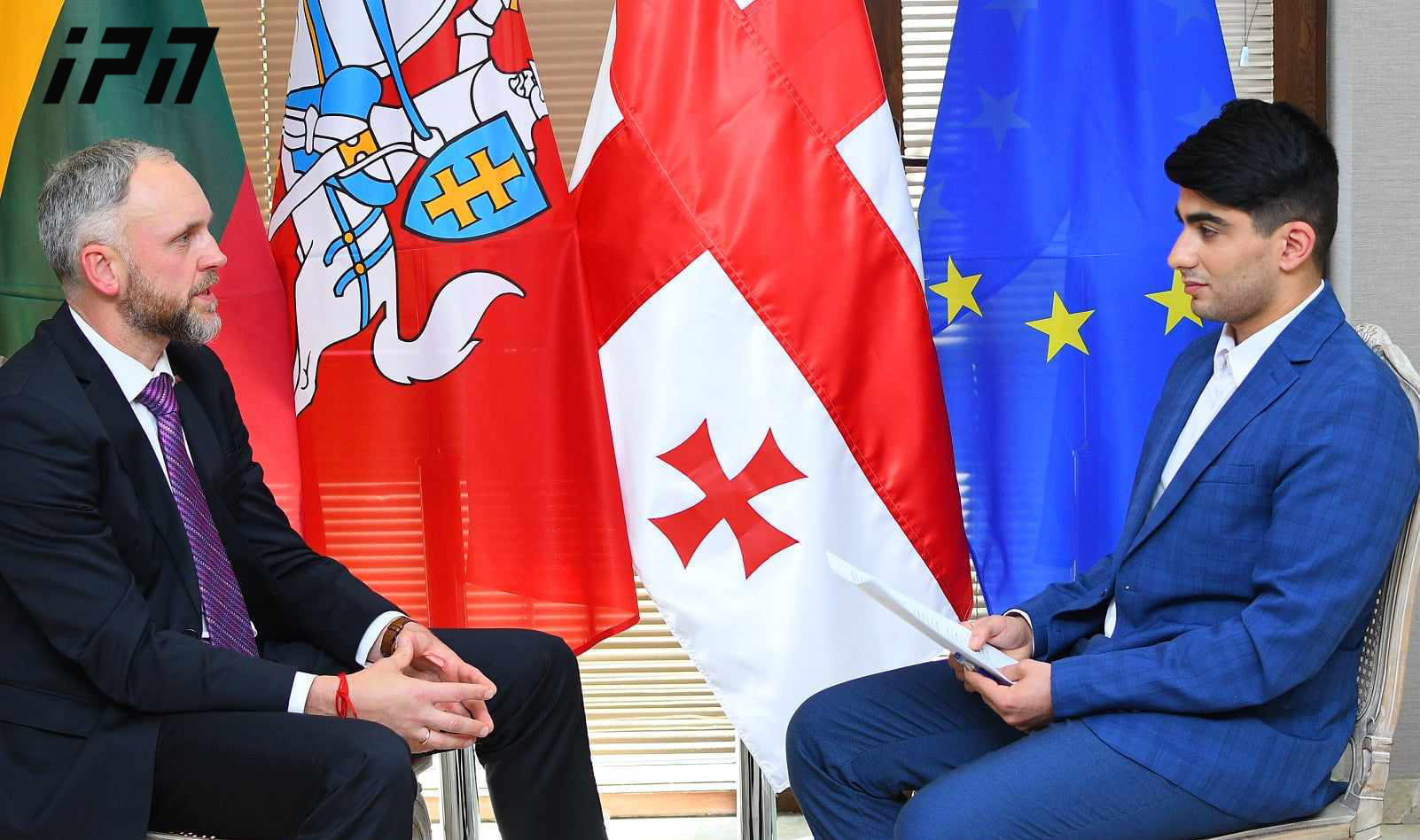 ლიეტუვის ელჩი - არ ვიტყოდი, რომ საგარეო უწყებაში შეხვედრა ჩვეულებრივი იყო, ელჩის დაბარებას აქვს გარკვეული ტემპერატურა - რაც შეეხება პოლიციის დღის ღონისძიებაზე დასწრებას, იმავე დღეს გვქონდა სხვა შეხვედრები