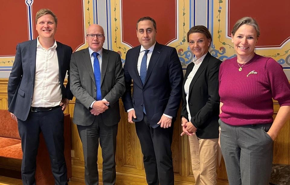 გიორგი ვაშაძე, ნორვეგიაში ვიზიტის ფარგლებში, ნორვეგიის პარლამენტის საგარეო და თავდაცვის კომიტეტის თავმჯდომარეს და კომიტეტის წევრ პარლამენტარებს შეხვდა