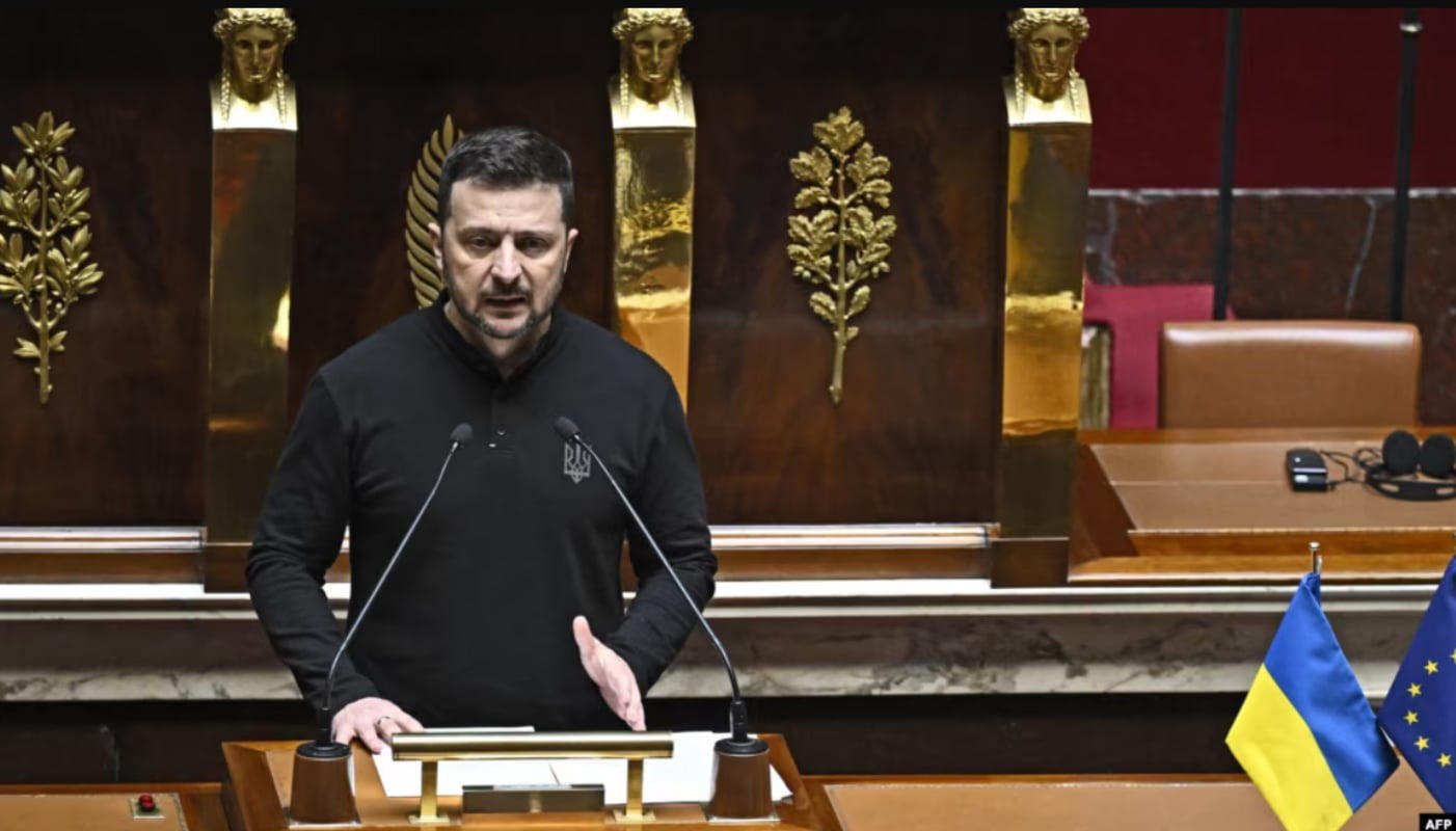 ვოლოდიმირ ზელენსკი საფრანგეთის პარლამენტში - რუსეთის რეჟიმი მთელ მსოფლიოს აშანტაჟებს ისე, რომ ყველას ეშინია მას რეალურად დაუპირისპირდეს - ბრძოლას უკრაინისთვის ეგზისტენციალური მნიშვნელობა აქვს ევროპისთვის