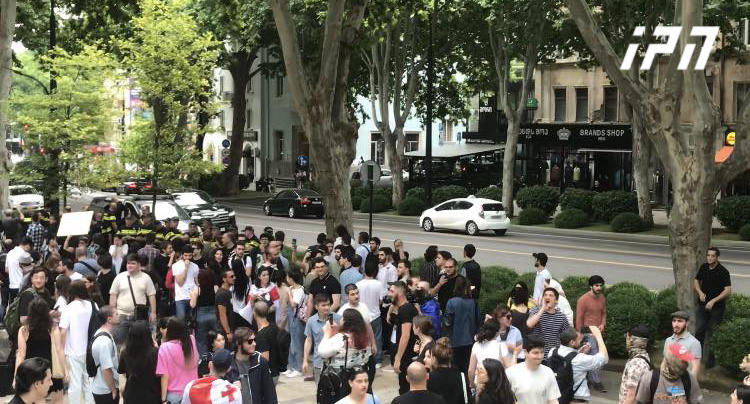 ირაკლი კობახიძემ თბილისის სახელმწიფო უნივერსიტეტის ტერიტორია დატოვა