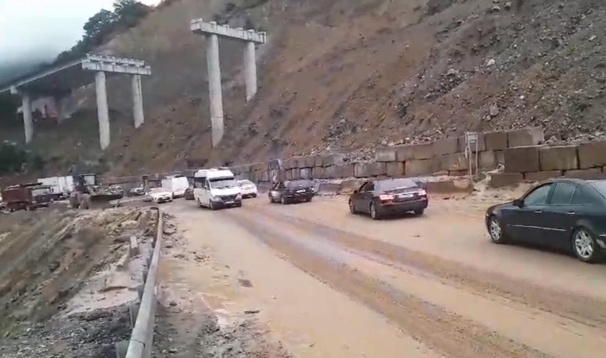 საავტომობილო გზების დეპარტამენტი რიკოთის უღელტეხილზე არსებულ მდგომარეობასთან დაკავშირებით ინფორმაციას ავრცელებს