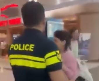 "გრასი" აცხადებს, რომ აეროპორტში დეპუტატ ვიქტორ ჯაფარიძესთან კამათის შემდეგ მარიამ წიწაკიშვილის დაკავებას ანგარიშსწორების სახე ჰქონდა