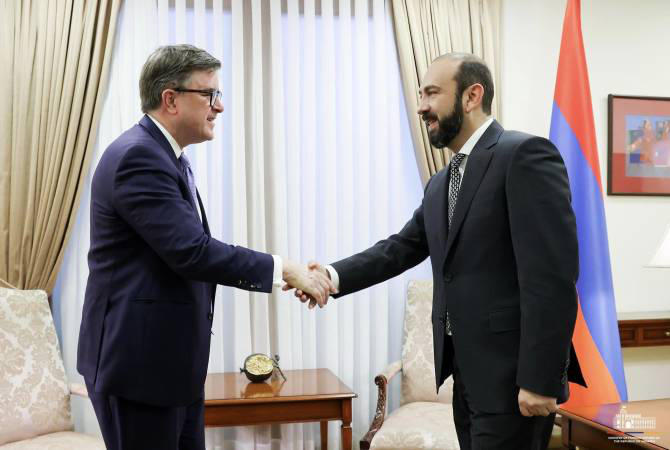 ჯიმ ო’ბრაიენი ერევანში სომხეთის საგარეო საქმეთა მინისტრს შეხვდა