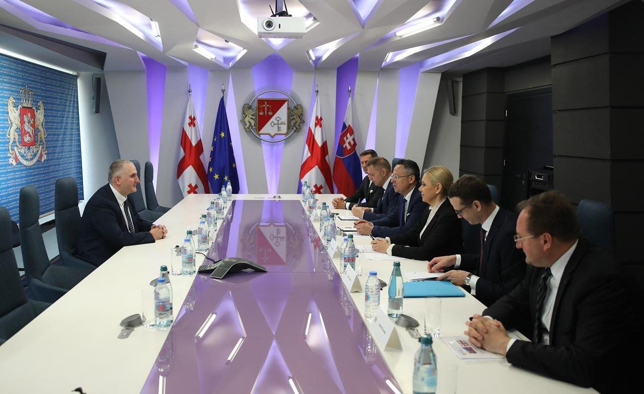 ფინანსთა მინისტრი ლაშა ხუციშვილი სლოვაკეთის რესპუბლიკის სამთავრობო დელეგაციის წევრებს შეხვდა