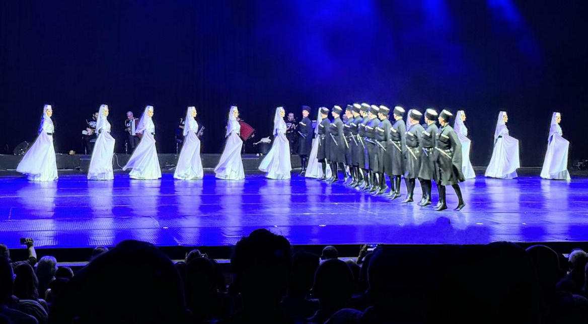 ქუთაისის სიმღერისა და ცეკვის სახელმწიფო აკადემიურმა ანსამბლმა თბილისის დიდ საკონცერტო დარბაზში კონცერტი გამართა