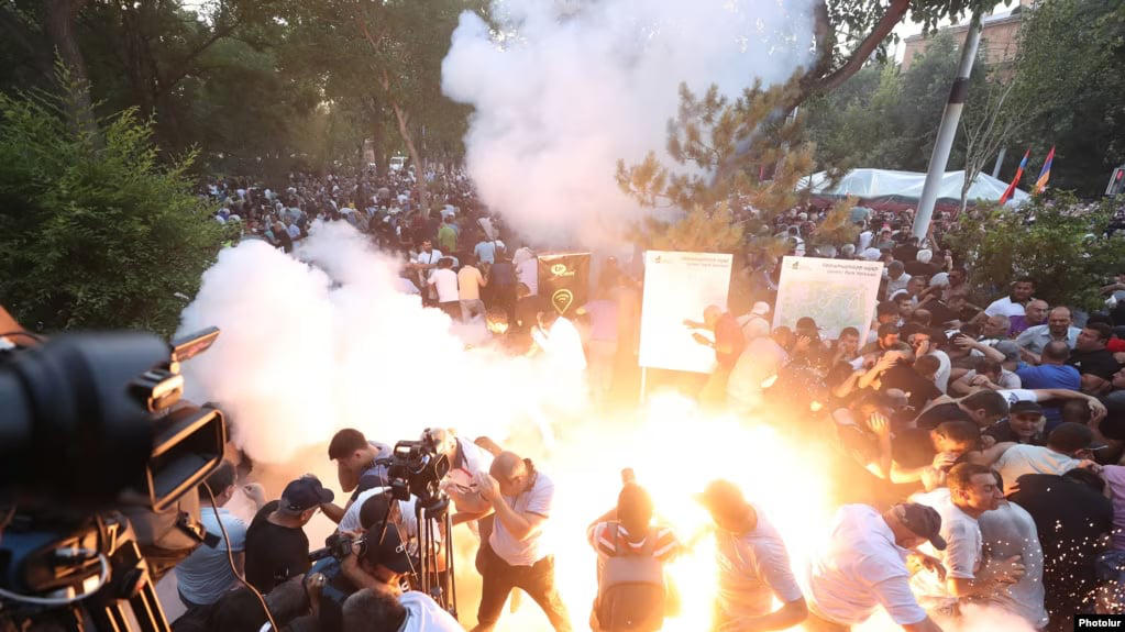 ერევანში, დემონსტრანტებსა და პოლიციას შორის მომხდარი შეტაკების შედეგად, 101 ადამიანი დაშავდა